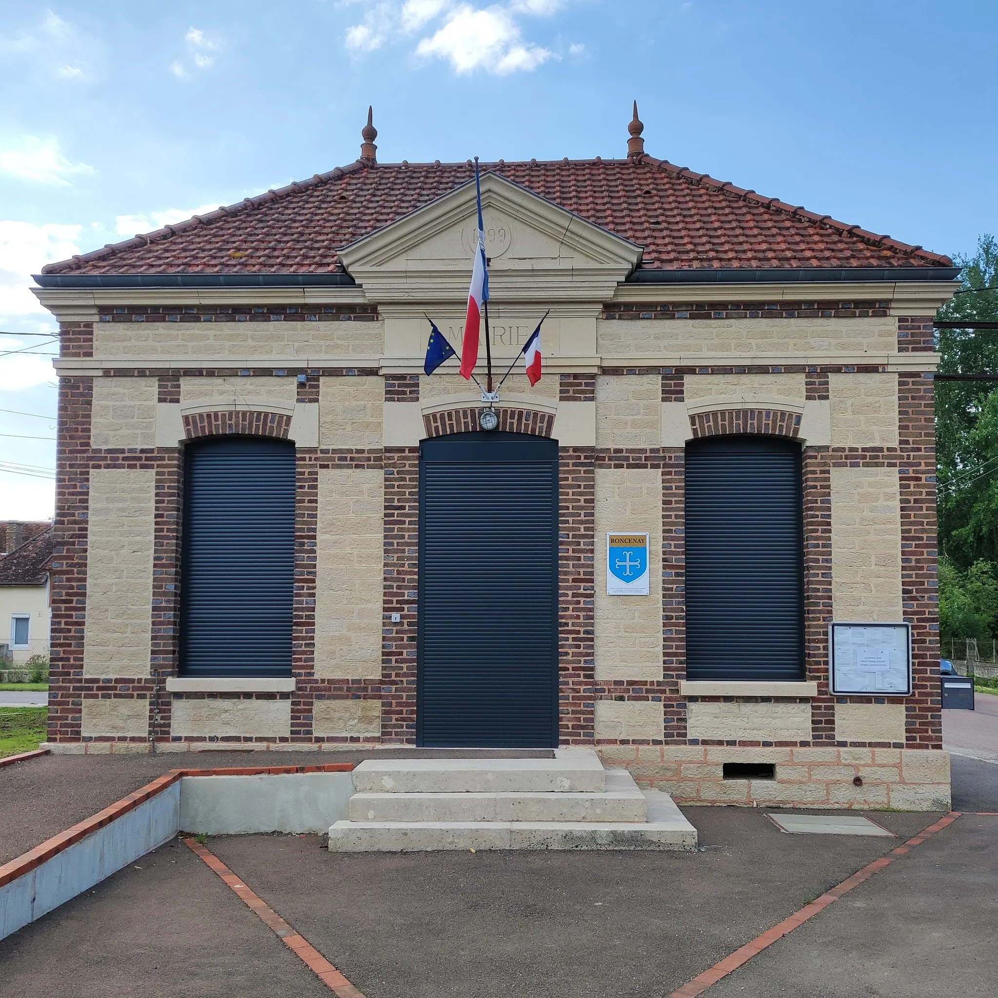 Photo showing: Mairie, Roncenay, Aube, Champagne, France