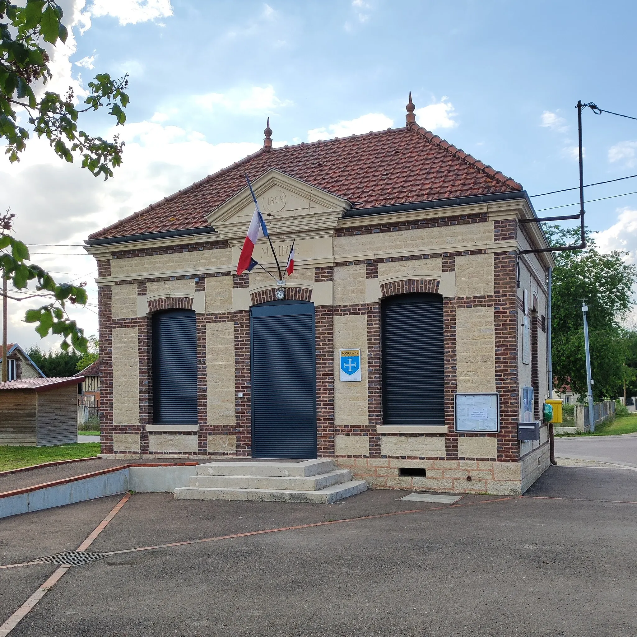 Photo showing: Mairie, Roncenay, Aube, Champagne, France