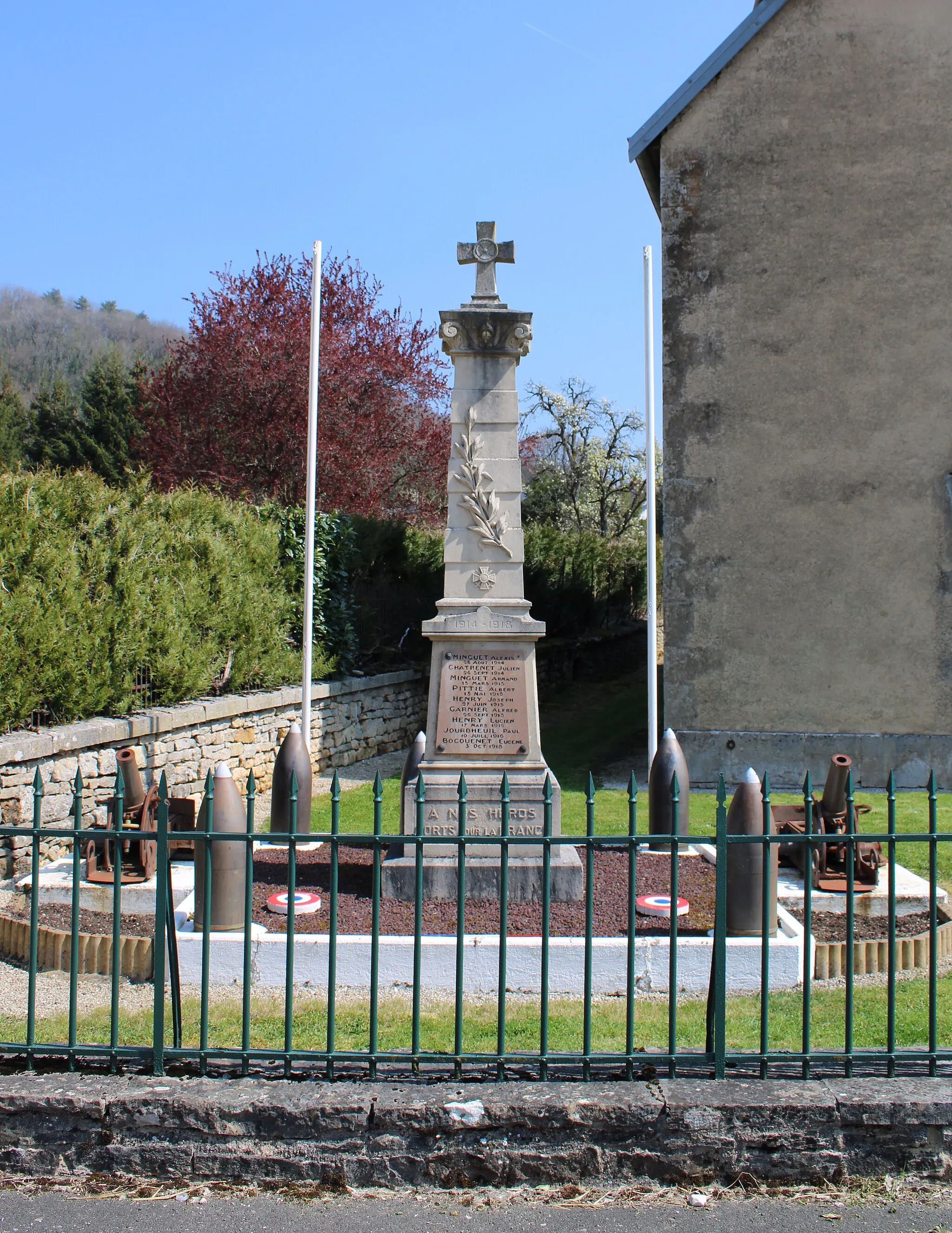 Photo showing: Le monument aux morts de Percey-le-Pautel.