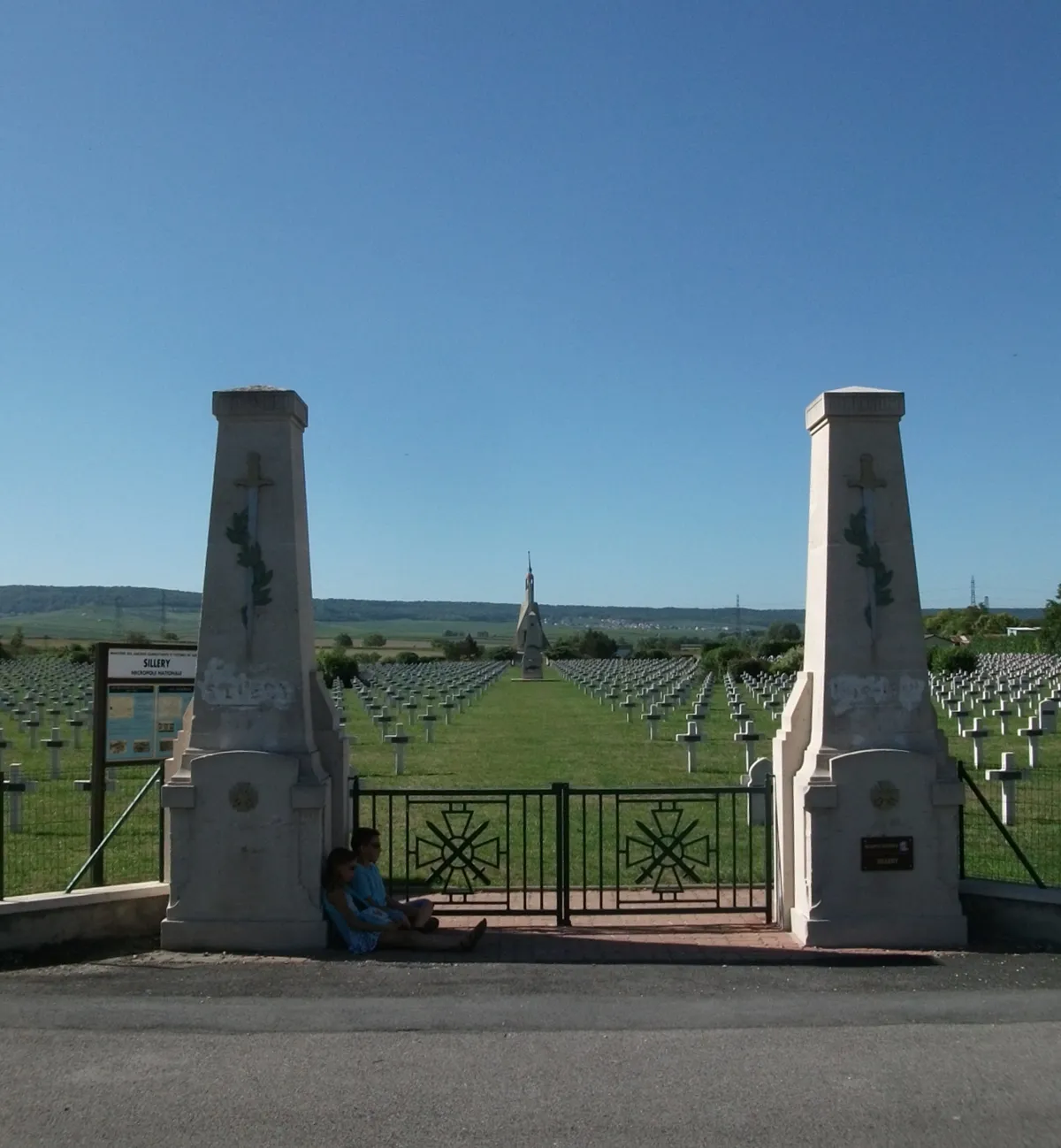 Photo showing: Entrée de la Nécropole nationale de Sillery, vue vers le sud.