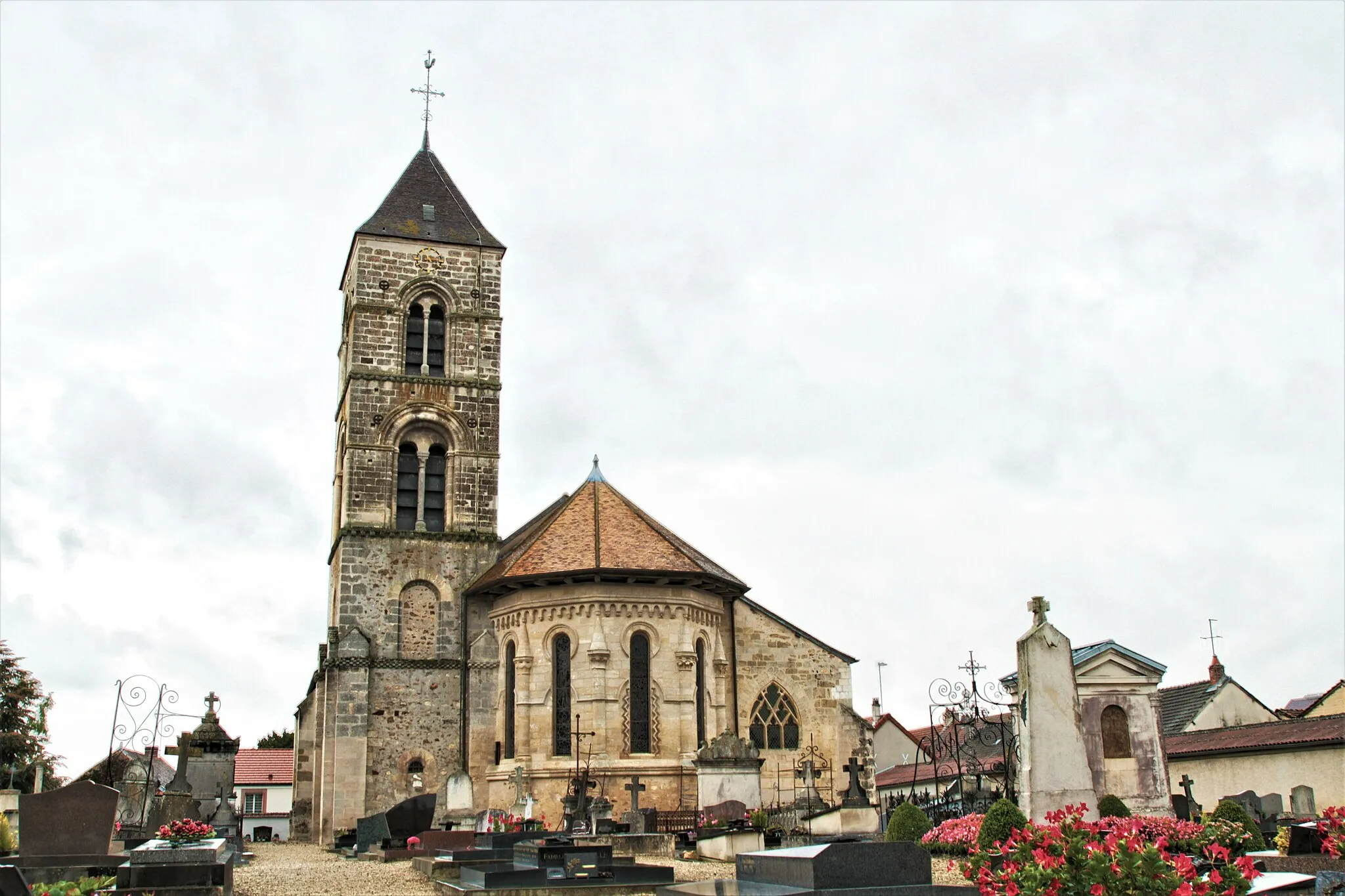 Photo showing: This building is indexed in the base Mérimée, a database of architectural heritage maintained by the French Ministry of Culture, under the reference PA00078565 .