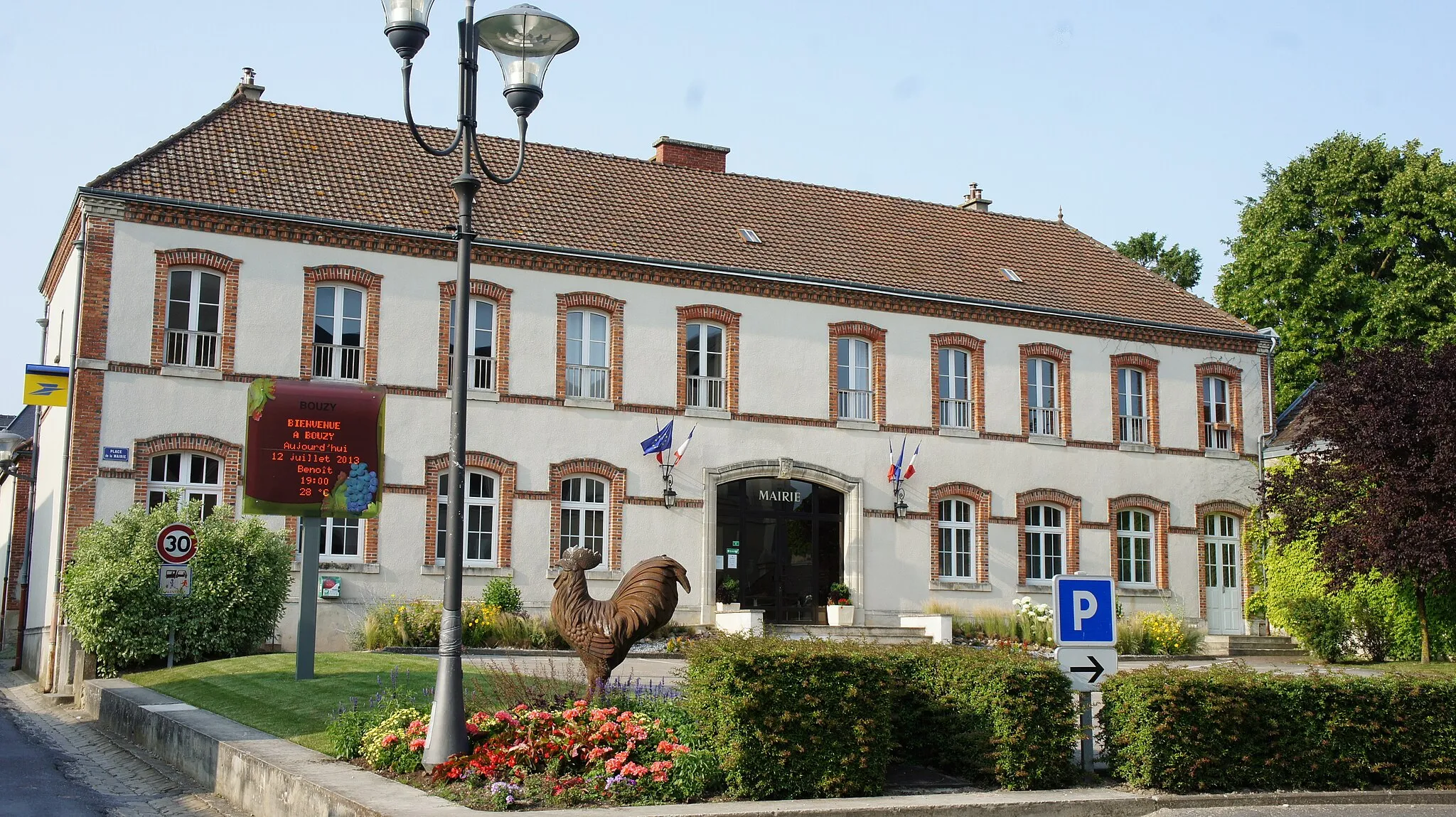 Photo showing: vue de la Mairie .