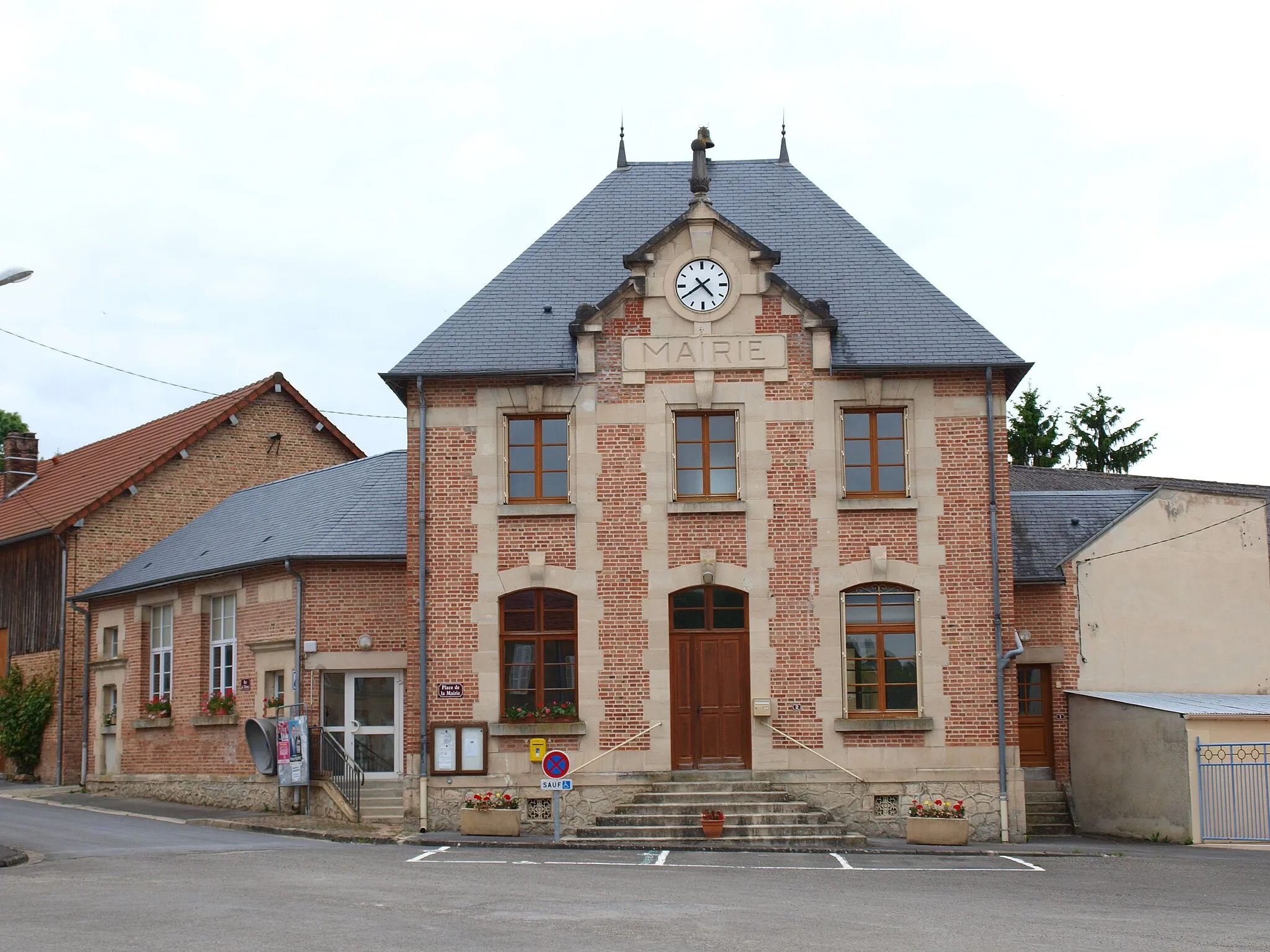 Photo showing: Liry (Ardennes, France) ; mairie