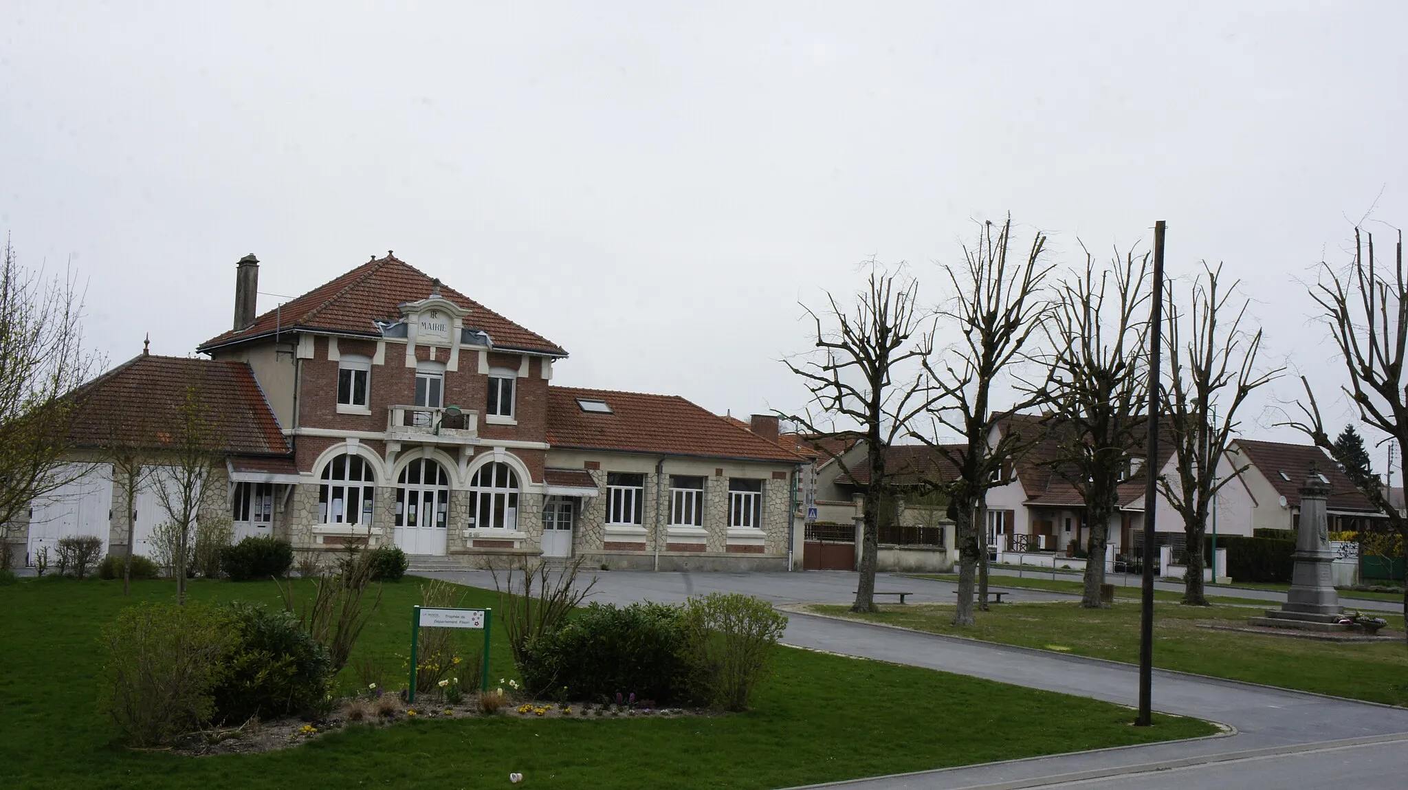 Photo showing: Mairie de Prones .