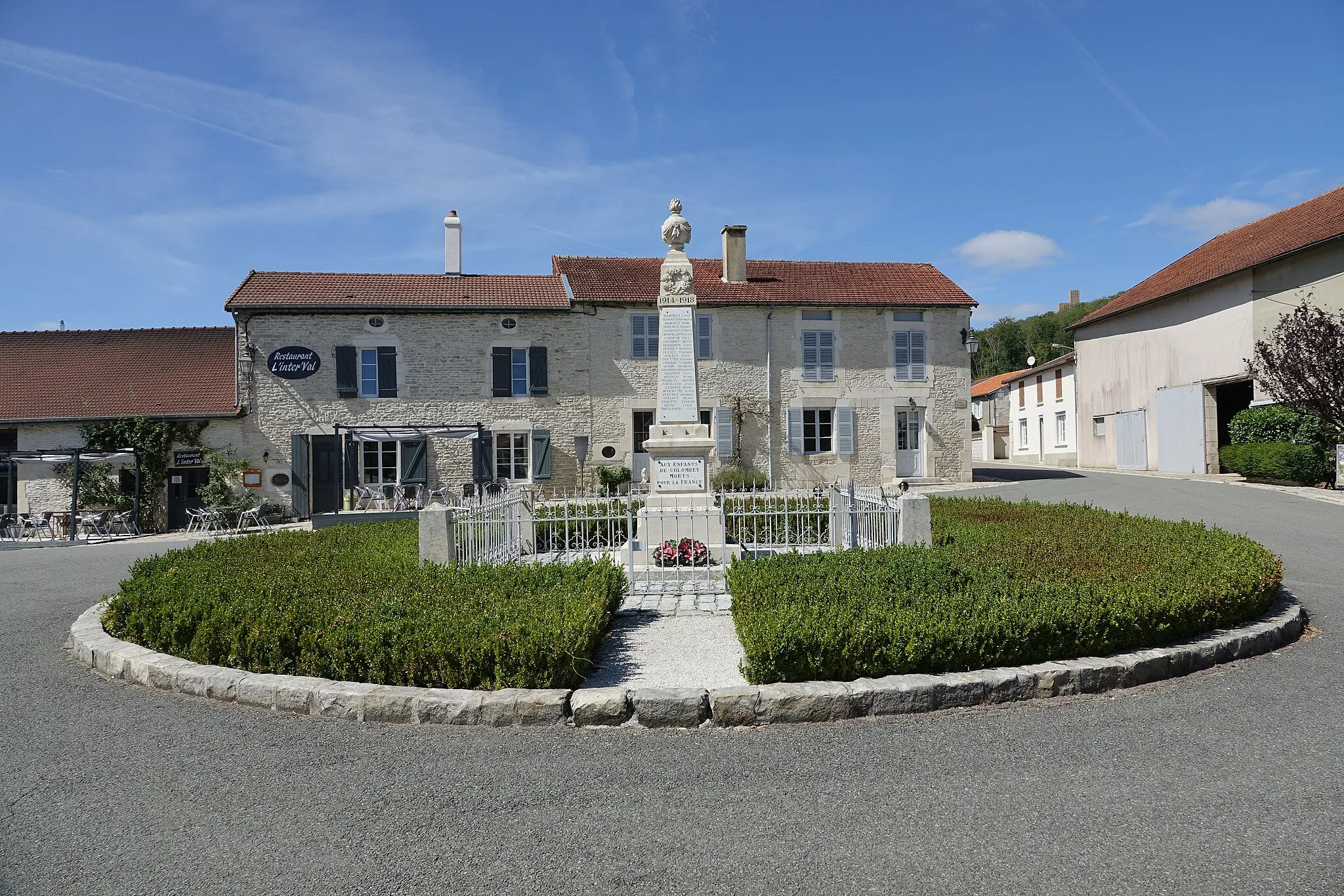 Photo showing: Monument to the fallen of the First World War in Colombey-les-Deux-Églises (Haute-Marne, France).