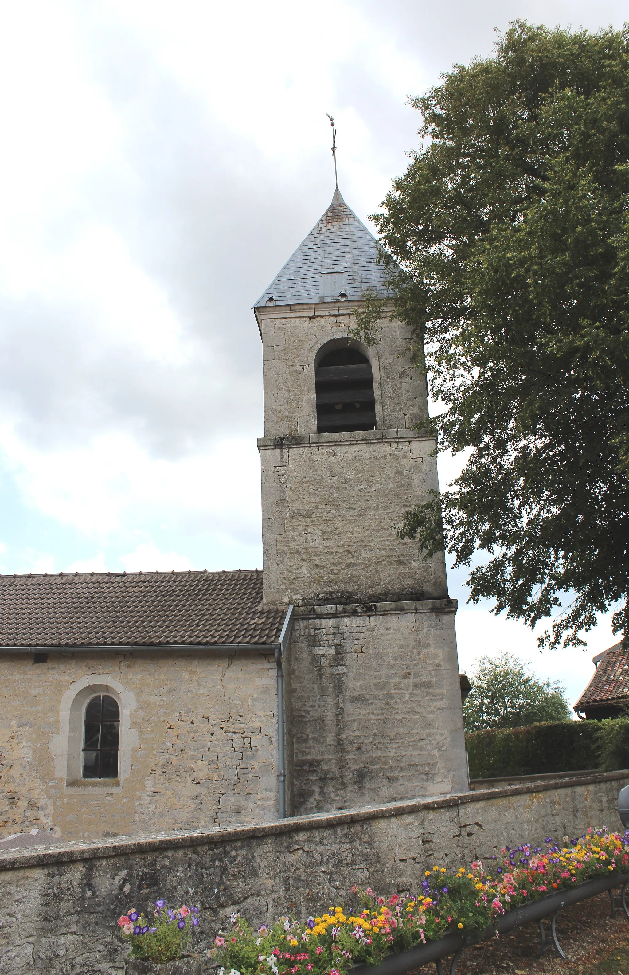 Photo showing: Le clocher de l'église.