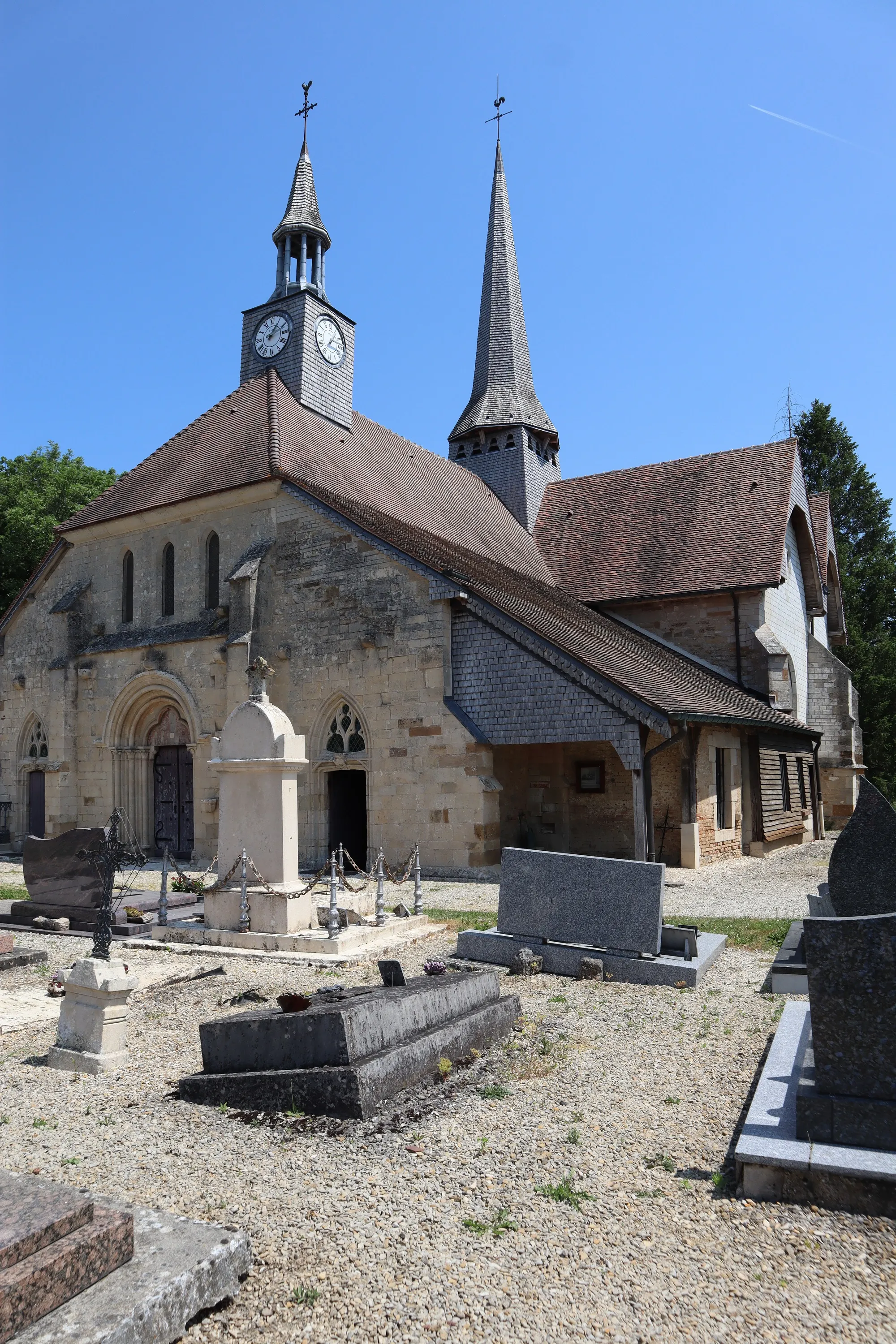 Photo showing: Extérieur de l'église Notre-Dame-en-sa-Nativité de Puellemontier (52).