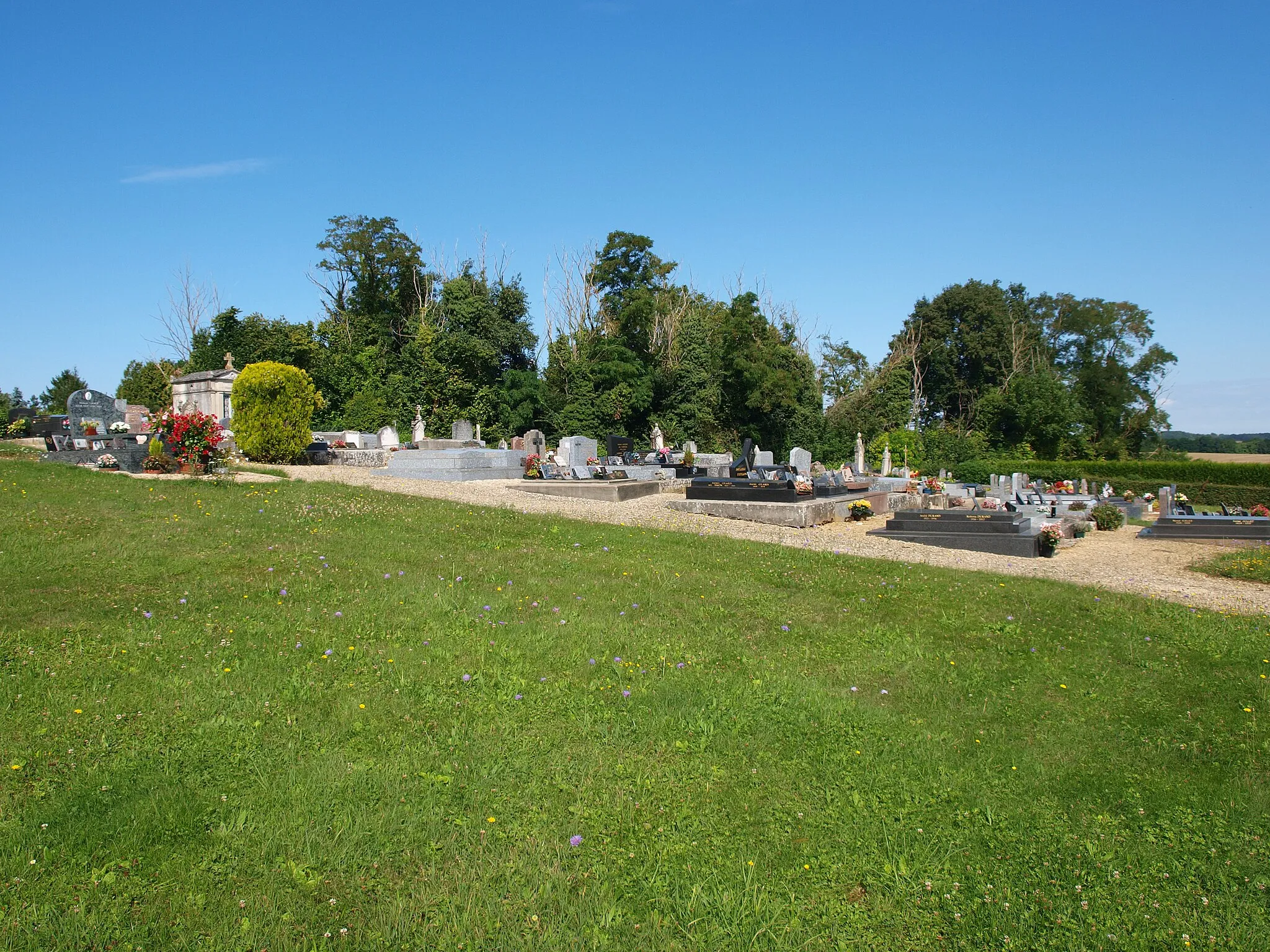 Photo showing: Perceneige (Yonne, France) ; village de Grange-le-Bocage : cimetière.