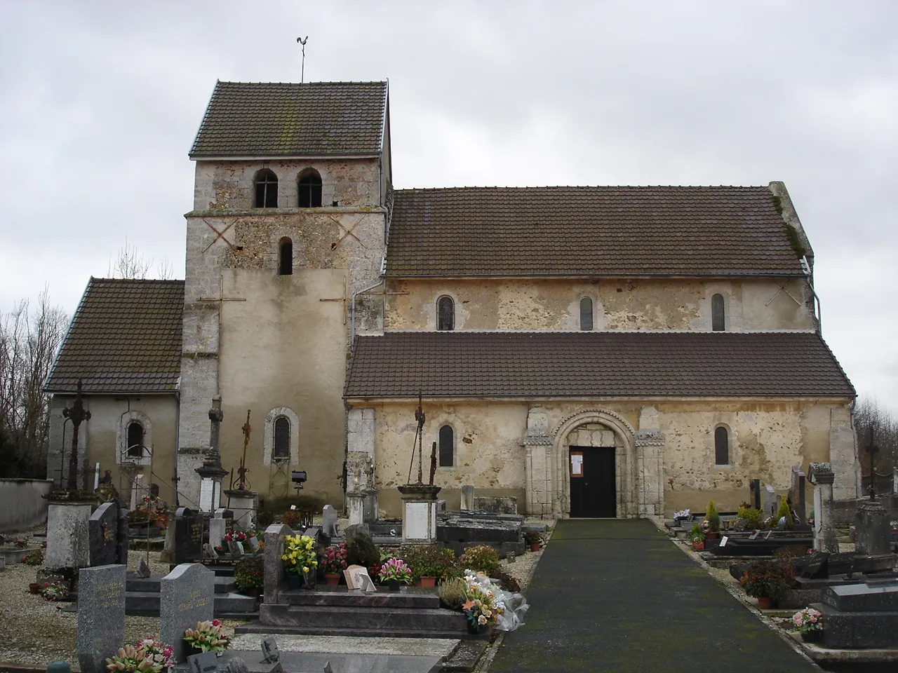 Photo showing: Saint Memmie church of Villeneuve (12th century),Marne , France