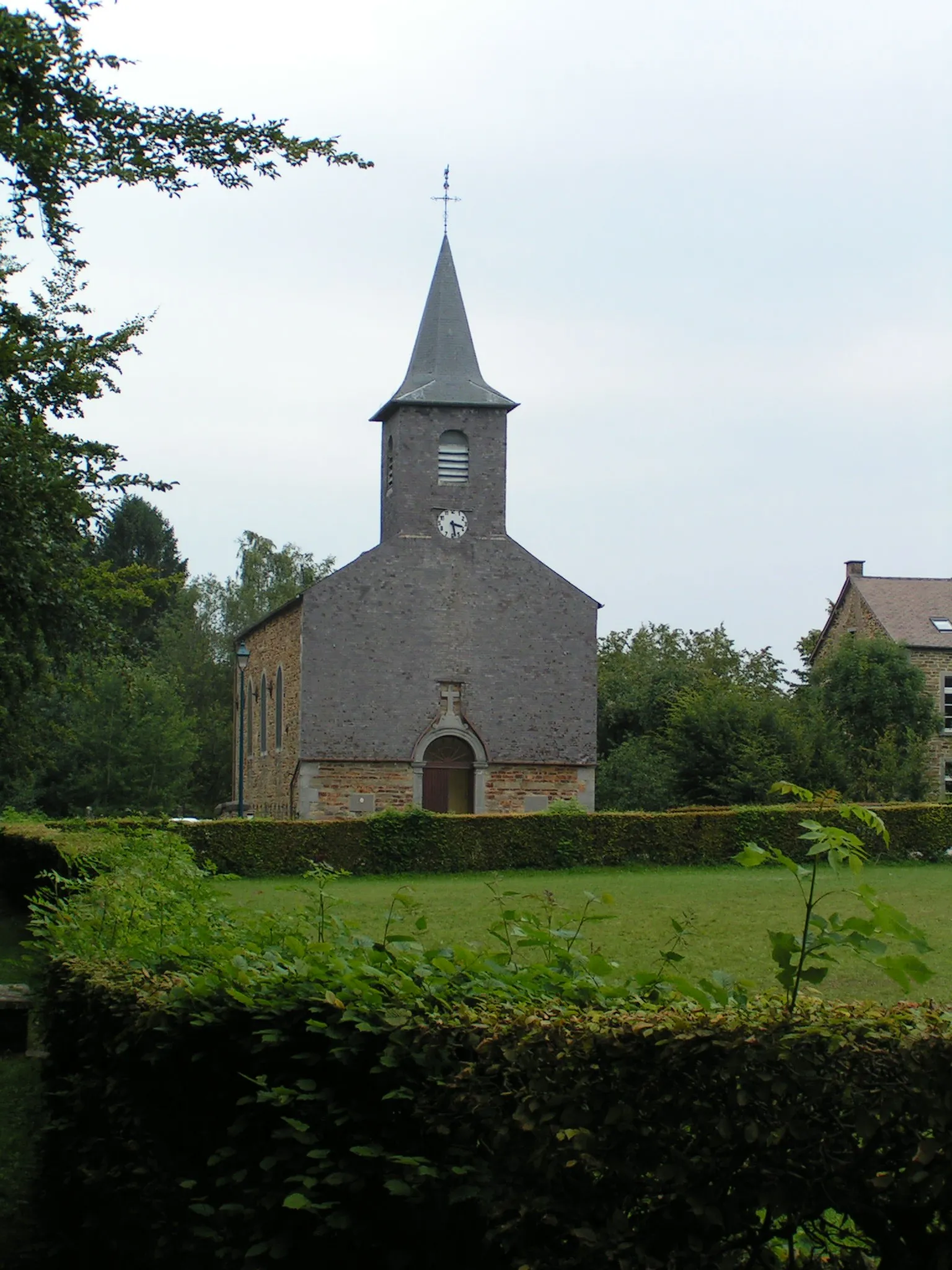 Photo showing: Saint-Méen church in Brûly-de-Pesche, near Couvin, Belgium