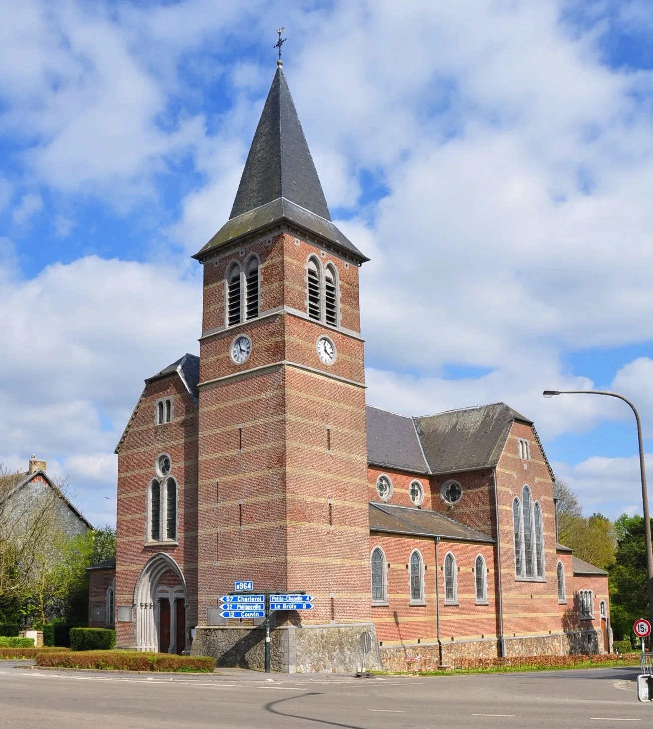 Photo showing: The Saint Peter and Paul church in Cul-des-Sarts (Couvin municipality, Namur Province, Belgium).