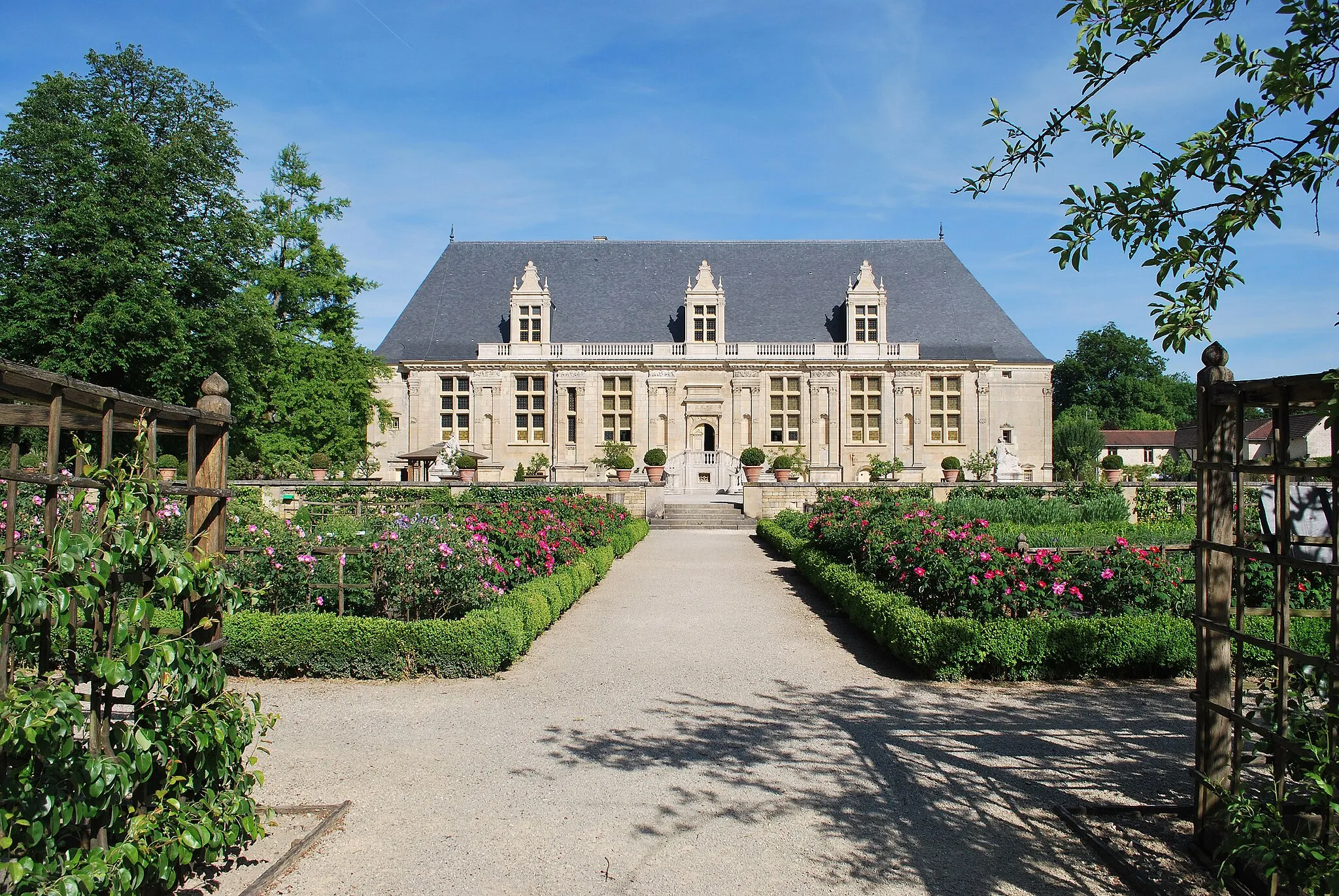 Photo showing: Façade Ouest du château du Grand Jardin.