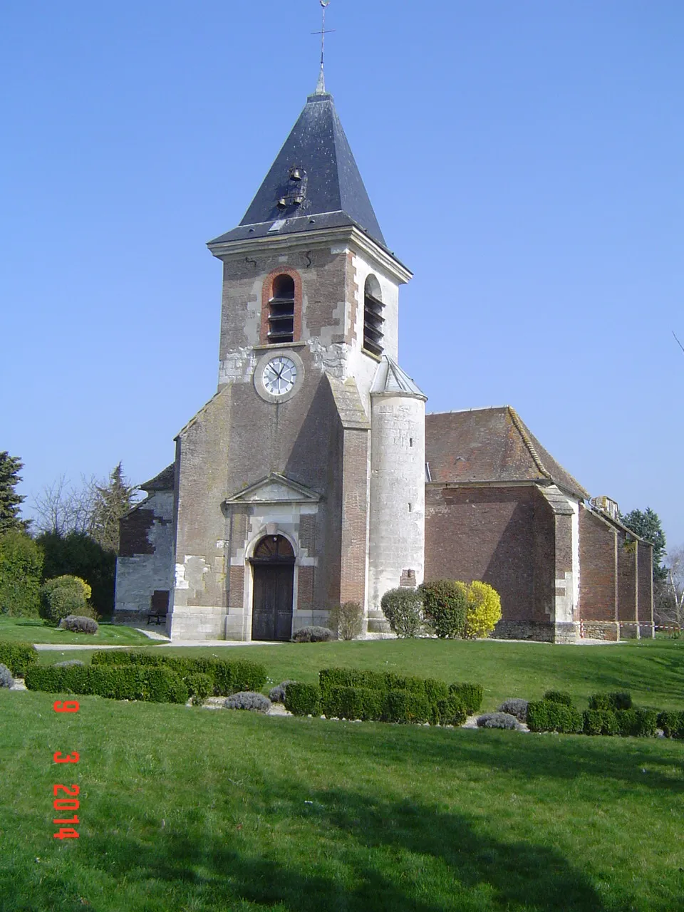 Photo showing: Laines-aux-Bois - L'église