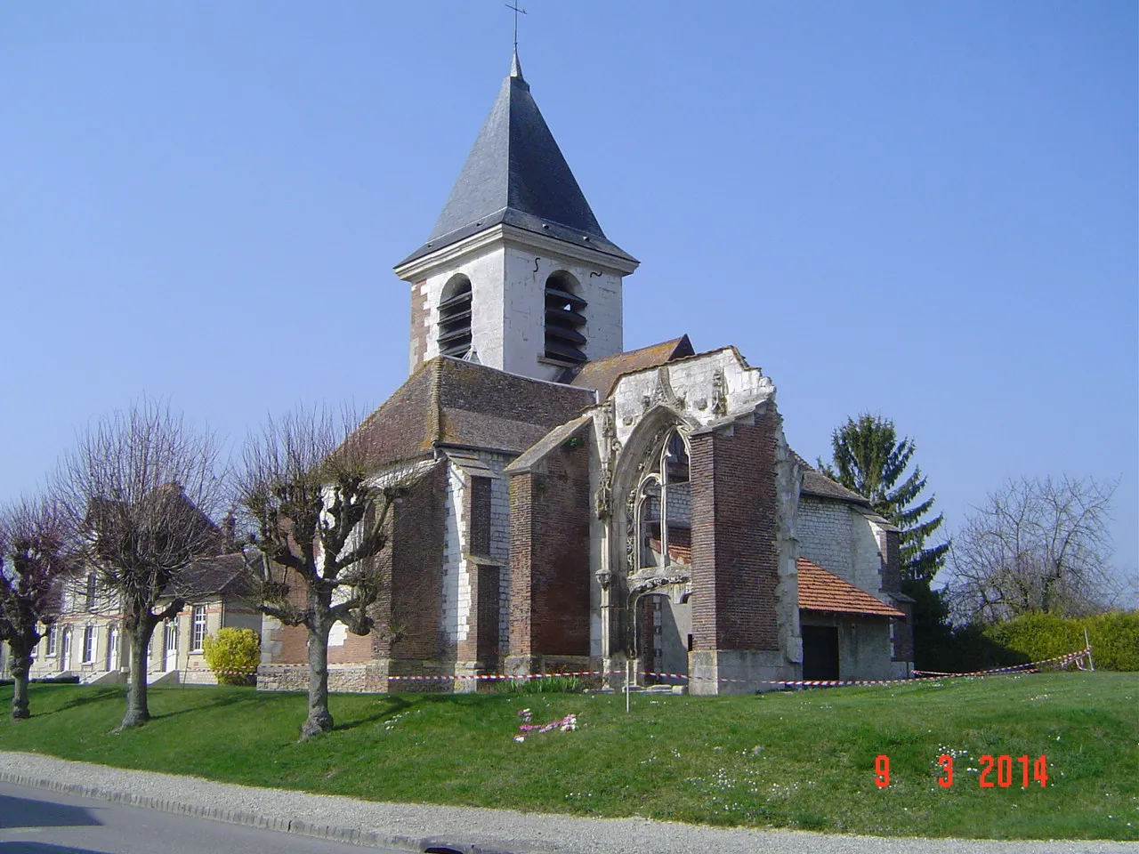 Photo showing: Laines-aux-Bois - L'église