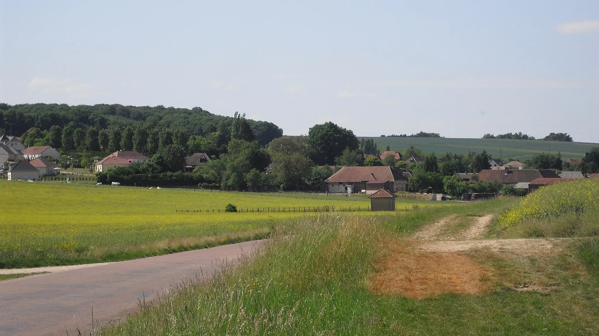 Photo showing: Entrée du village de Prugny depuis la D83