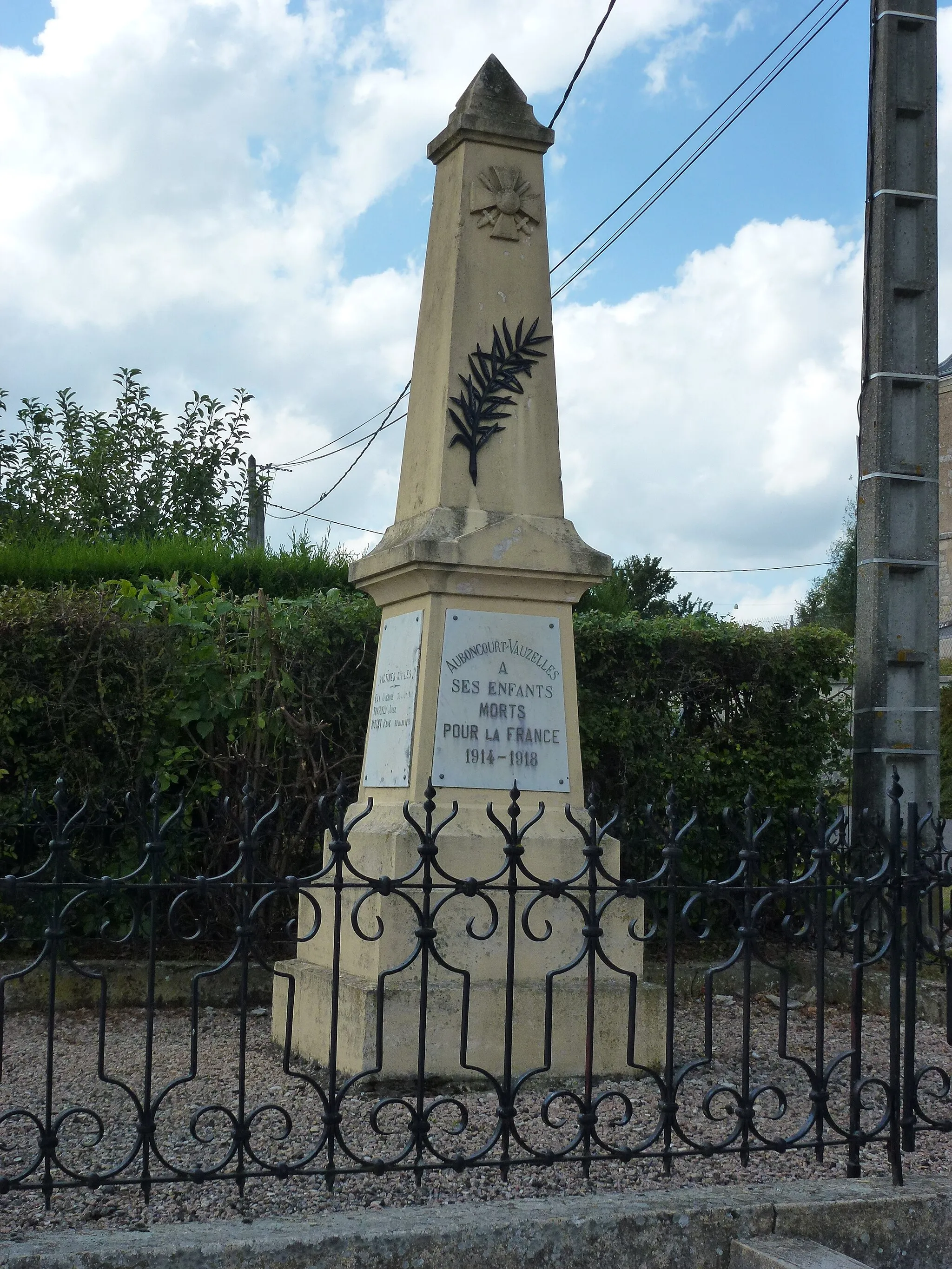 Photo showing: Auboncourt-Vauzelles (Ardennes) monument aux morts