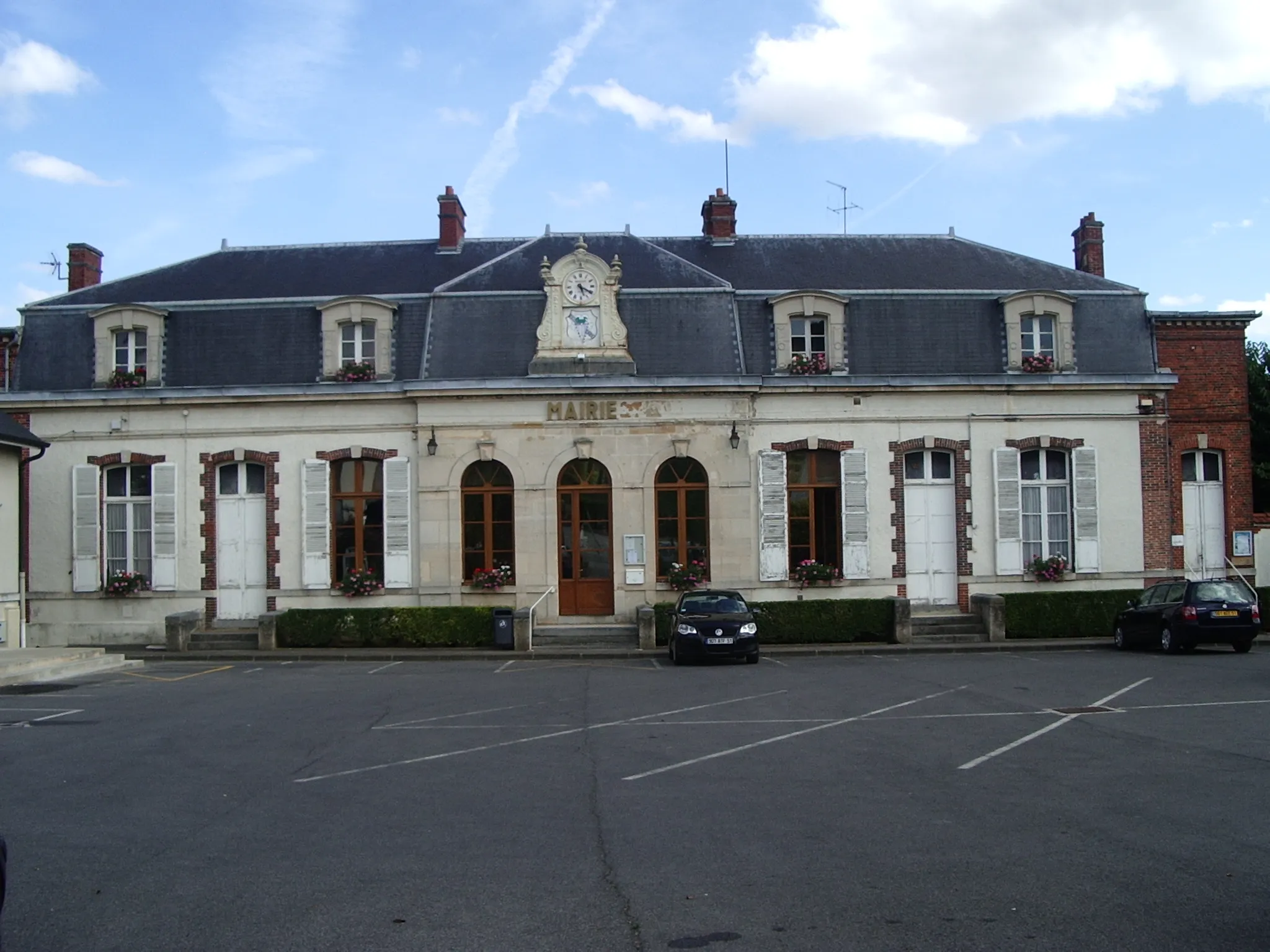 Photo showing: Mairie de pierry