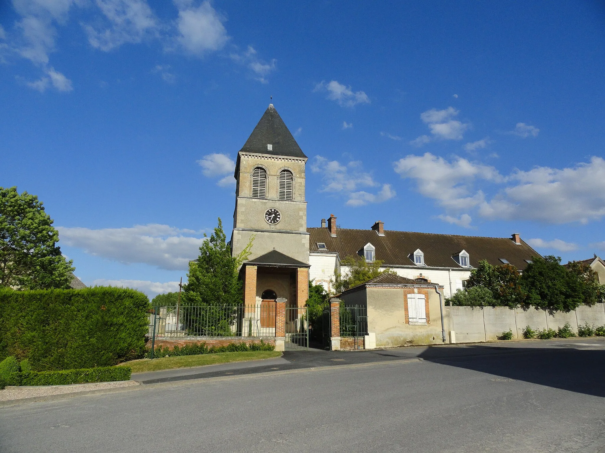 Photo showing: Church St-Hilaire in Oiry, Marne, France.