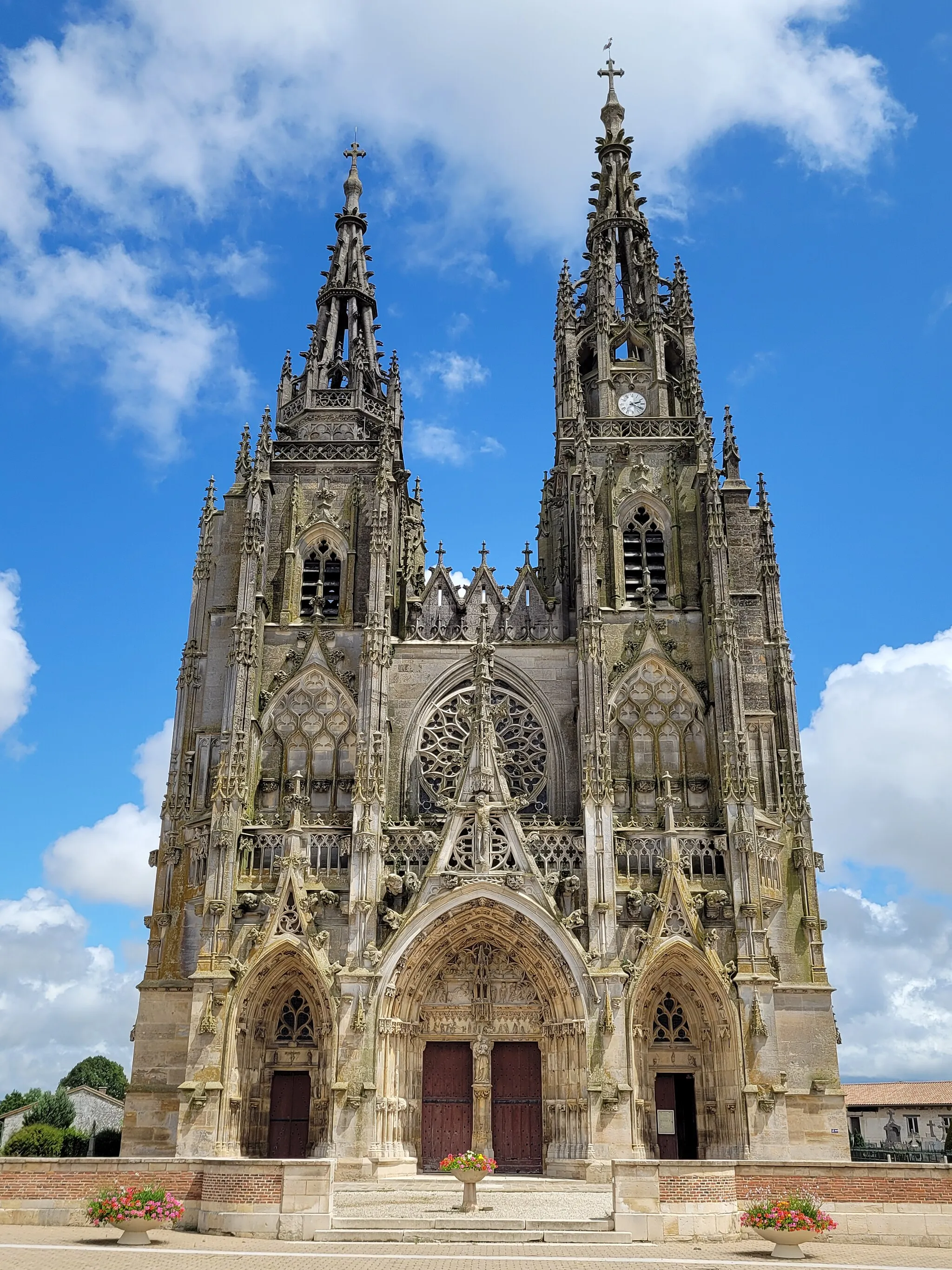 Photo showing: This building is indexed in the base Mérimée, a database of architectural heritage maintained by the French Ministry of Culture, under the reference PA00078702 .