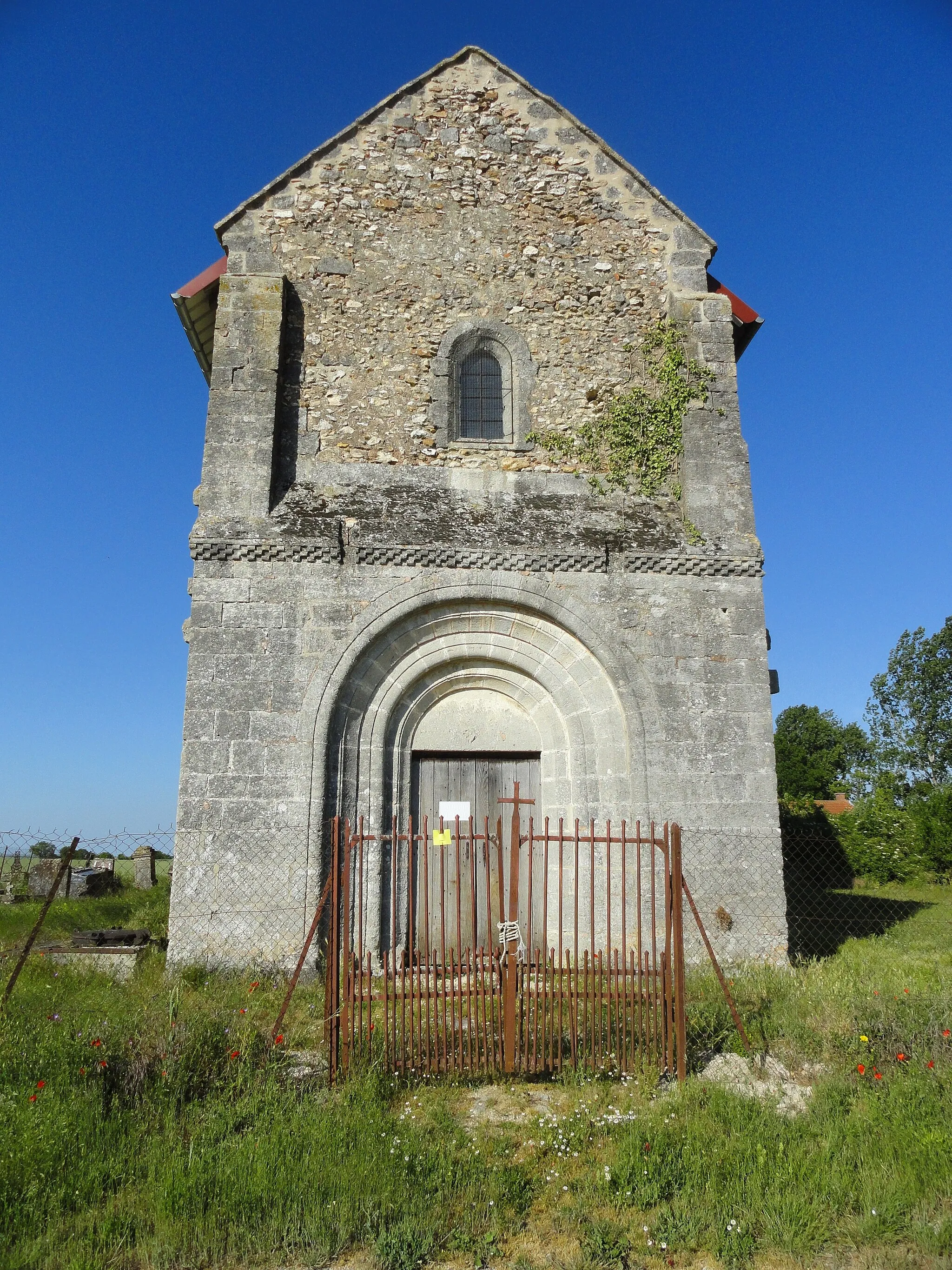 Photo showing: Façade église Sainte-Hélène des Istres