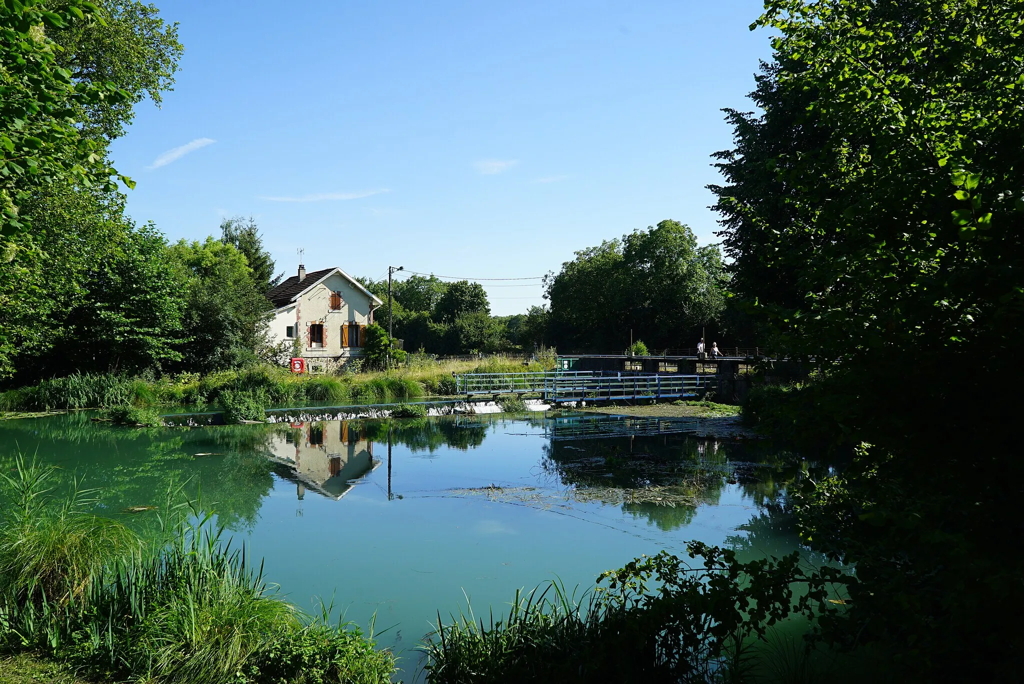 Photo showing: vue du Canal saint-Martin de la Marne au nivea de st martin sur le pré.