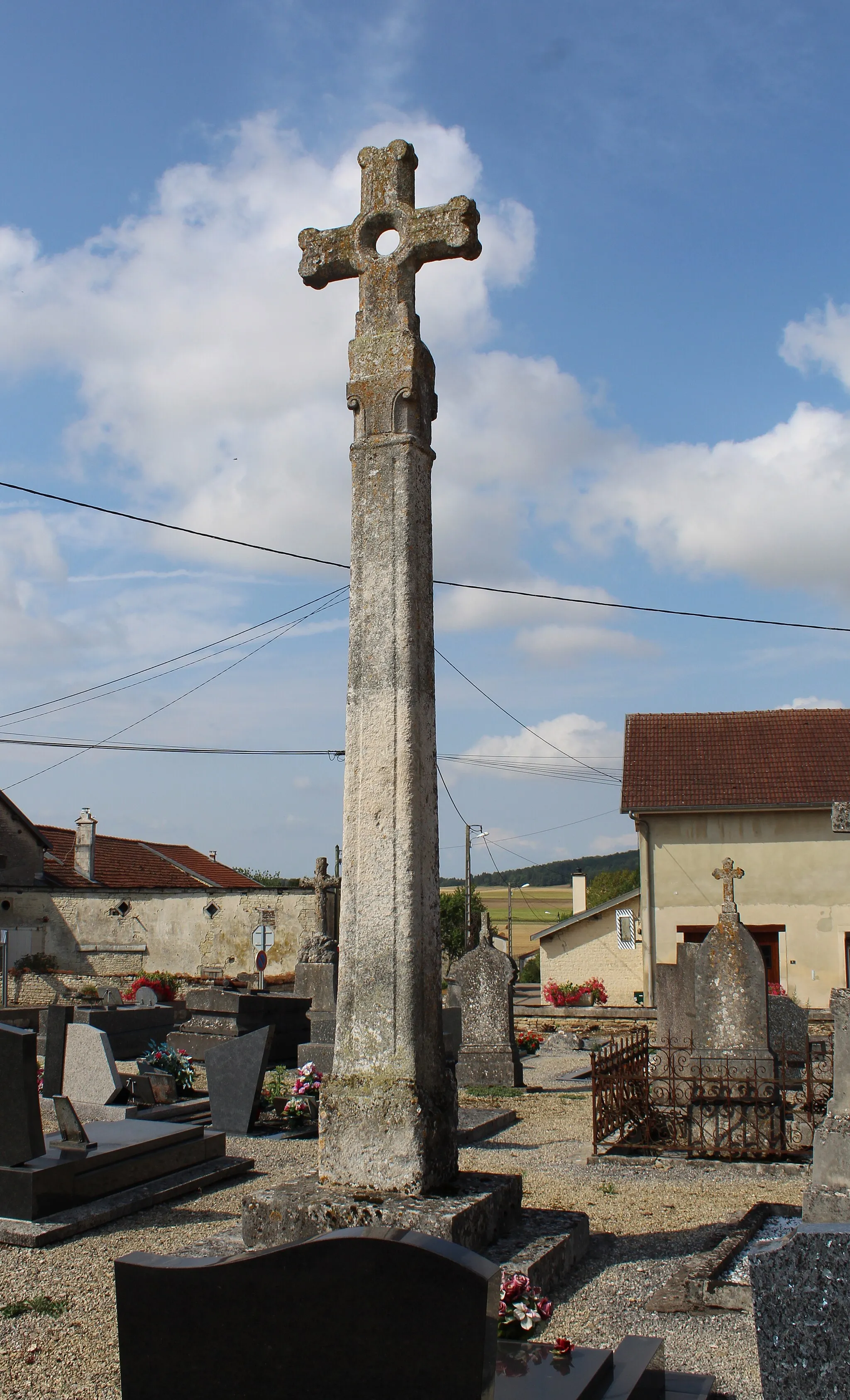 Photo showing: La croix du cimetière.