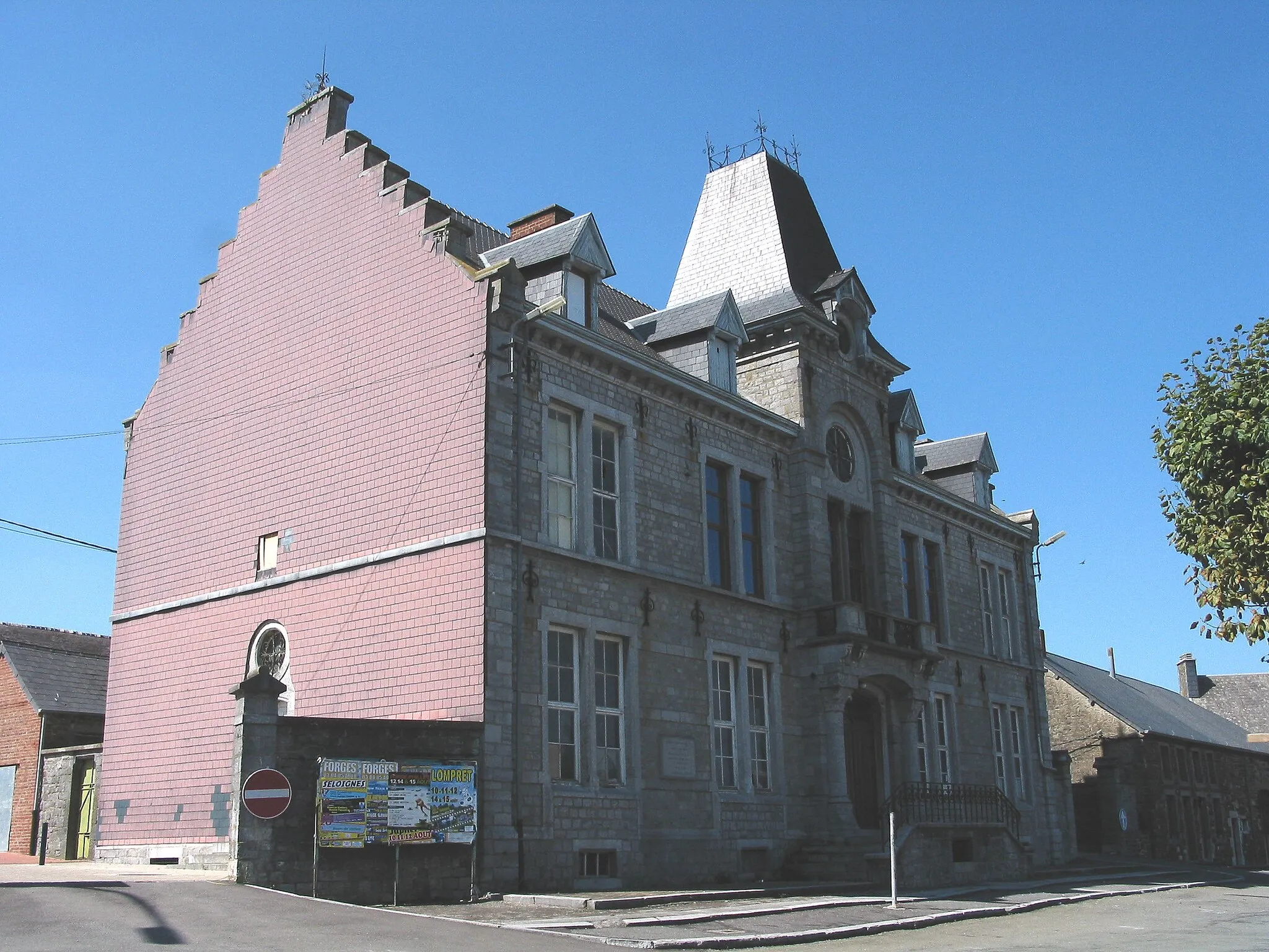Photo showing: Seloignes (Belgium), the old elementary school (1877).