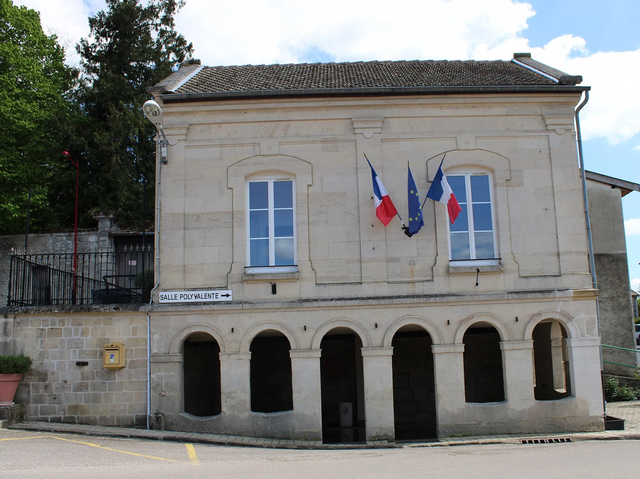 Photo showing: La mairie.