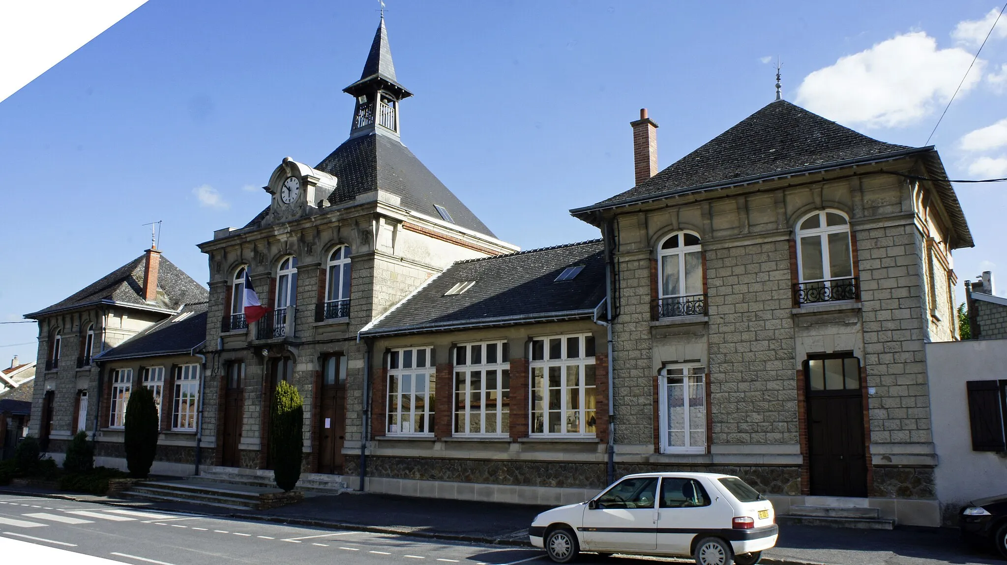 Photo showing: Vue de la mairie de Lavannes.