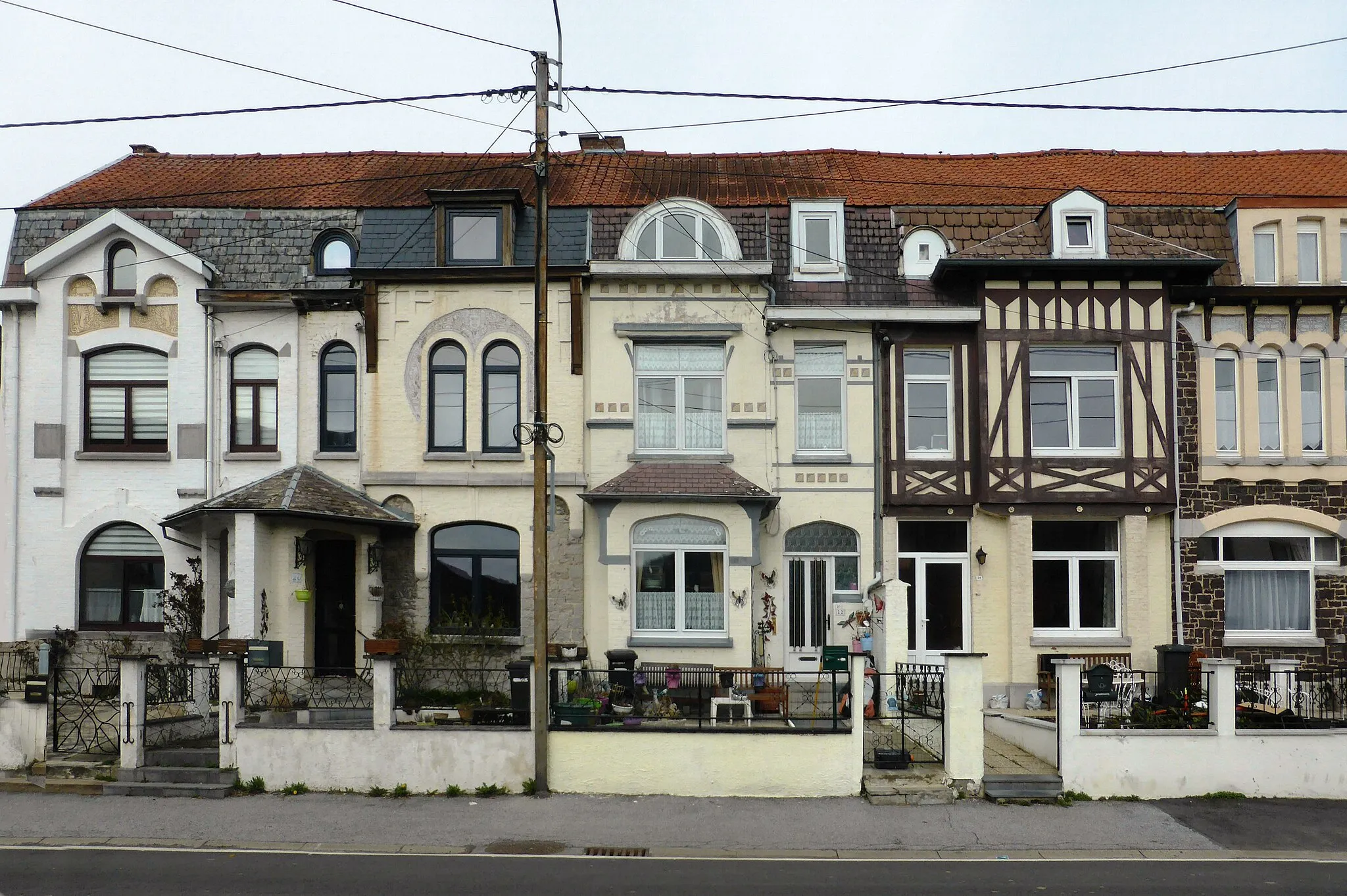 Photo showing: Cité sociale de Mazée, dite "cité du Maroc", construite en 1910 par l'architecte Edouard Frankinet