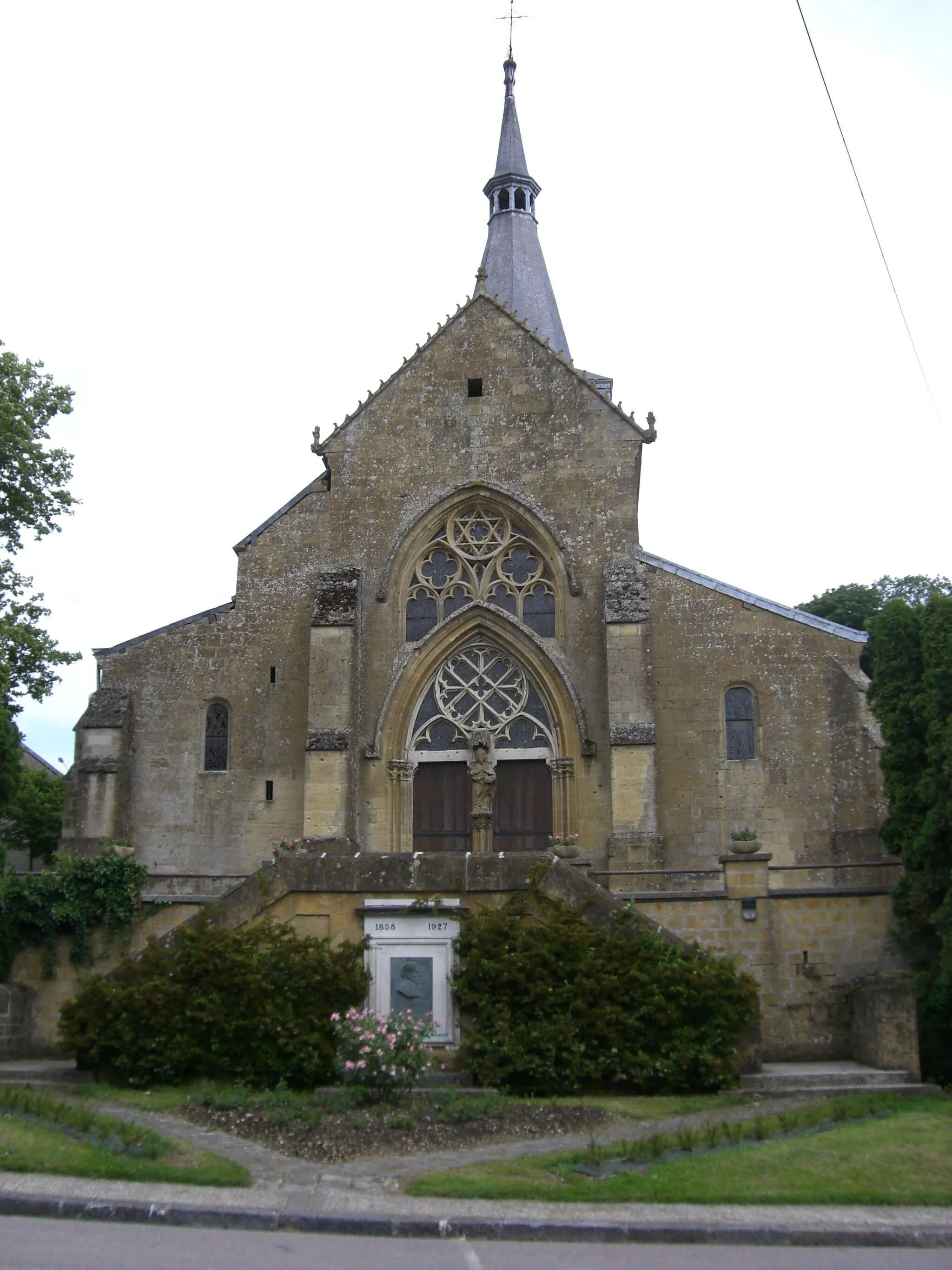 Photo showing: Eglise de Buzancy (Ardennes, France)