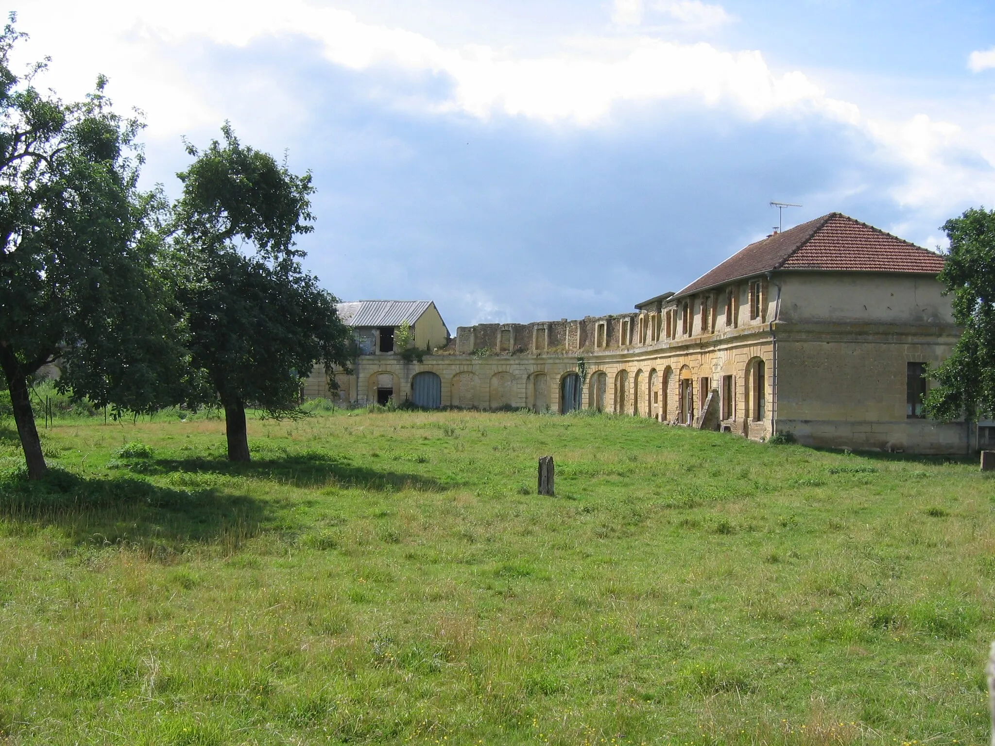 Photo showing: Ecuries de l'ancien château Augeard Buzancy Ardennes France