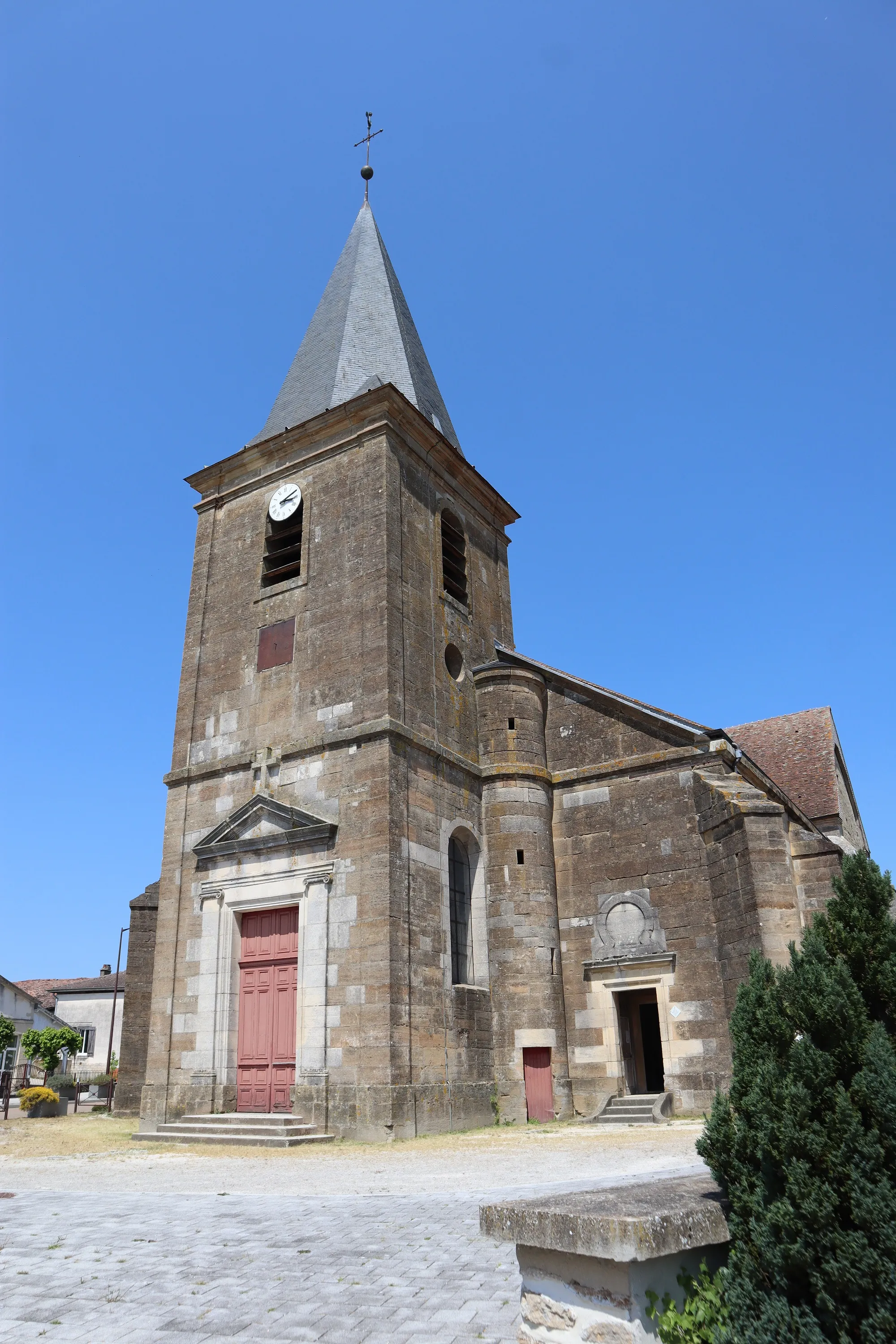 Photo showing: Extérieur de l'église Saint-Martin de Louze (52).