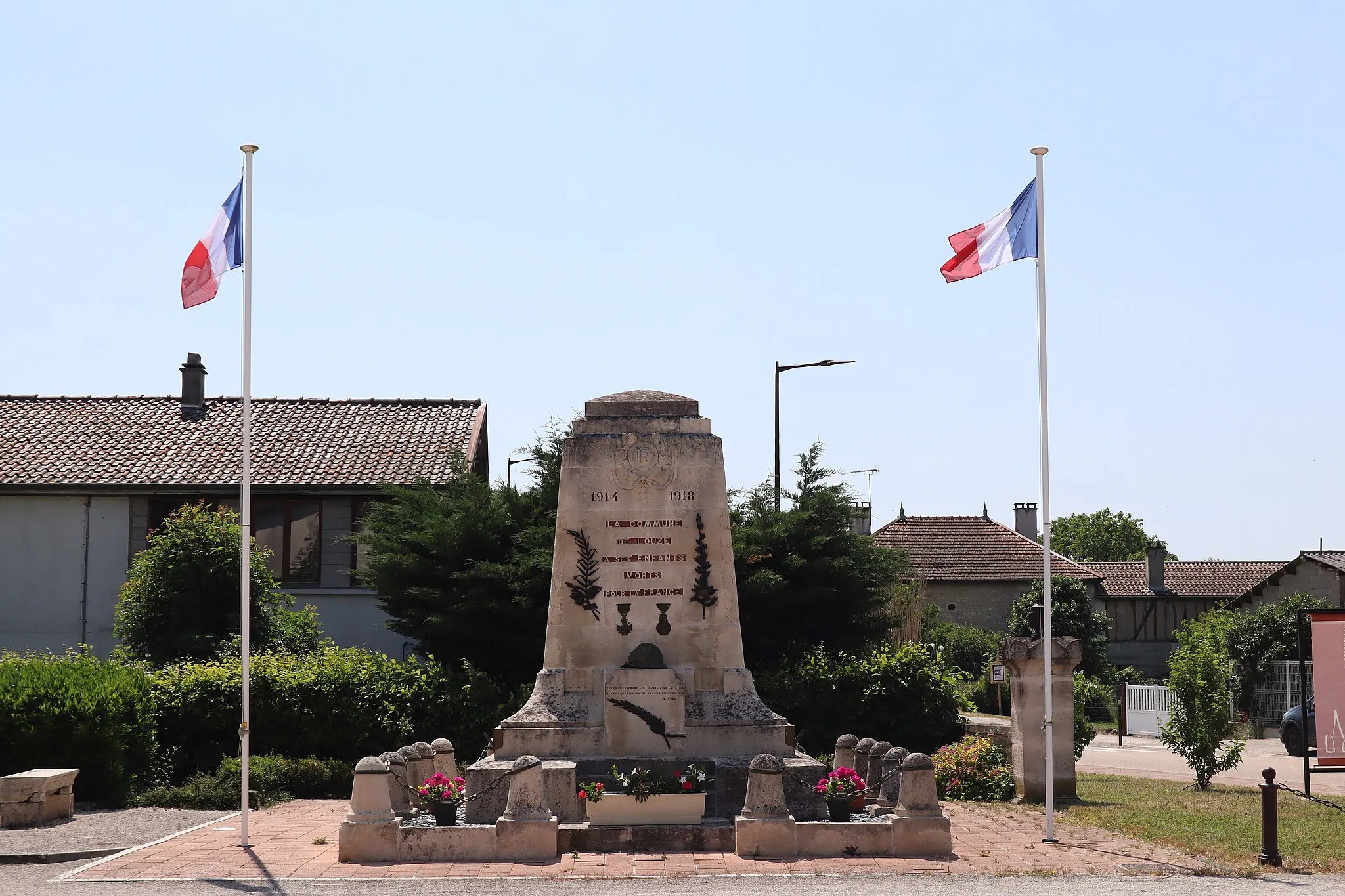 Photo showing: Monument aux morts de Louze (52).