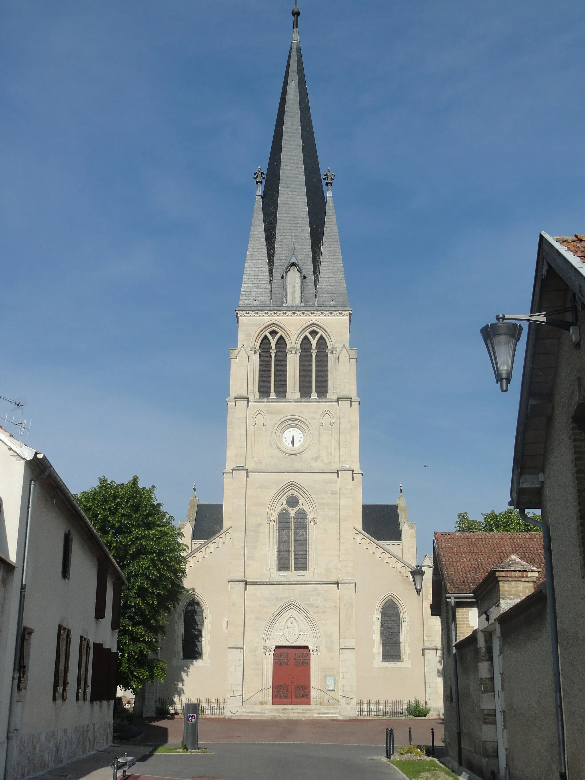 Photo showing: Façade de l'église de Tours-sur-Marne