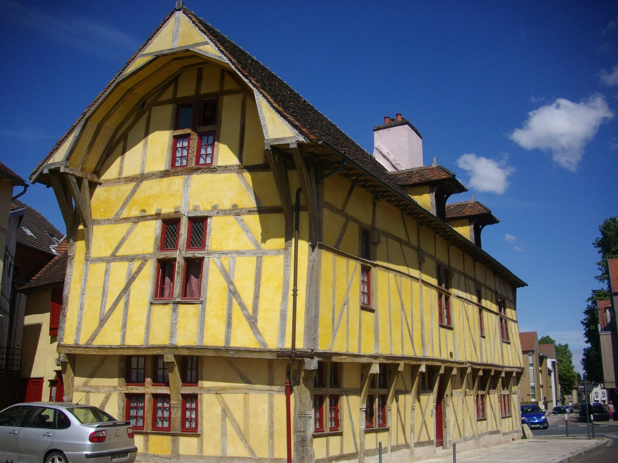 Photo showing: This building is indexed in the base Mérimée, a database of architectural heritage maintained by the French Ministry of Culture, under the reference PA00135309 .