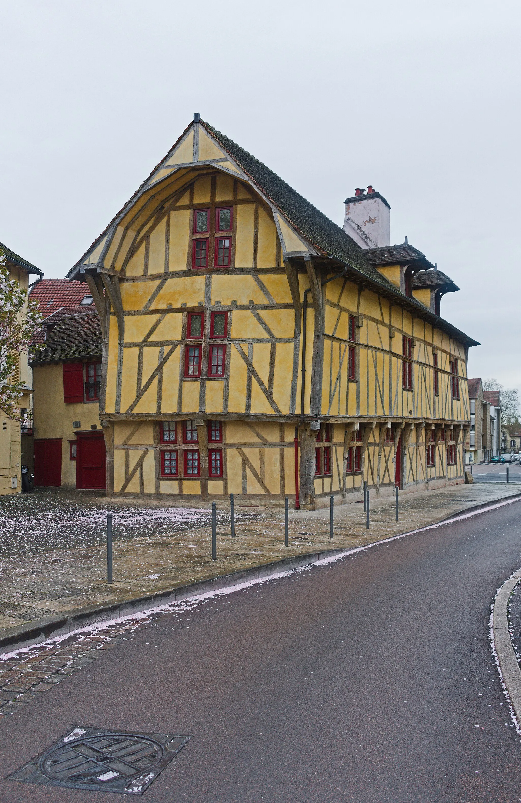 Photo showing: Maison du Dauphin from the south, Troyes, Aube, France