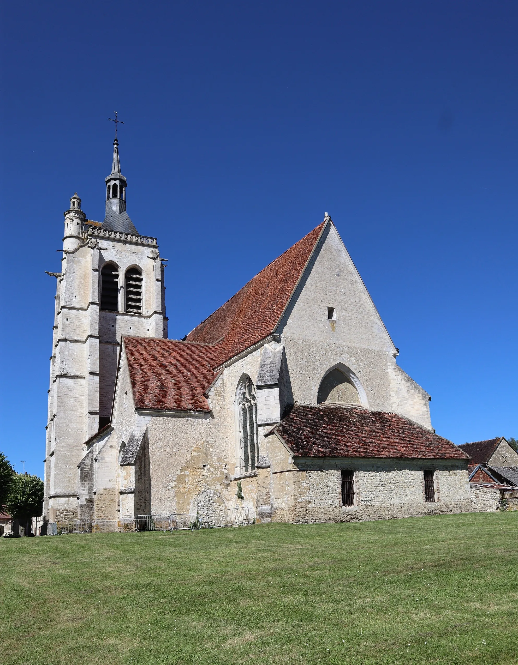 Photo showing: Extérieur de l'église Saint-Mammès de Turny (Yonne).