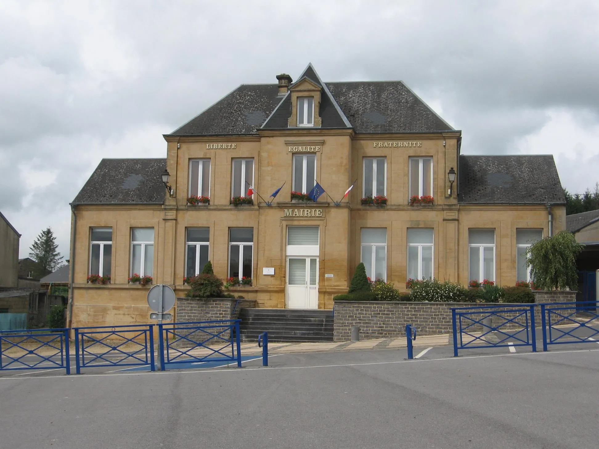 Photo showing: Mairie de Rimogne