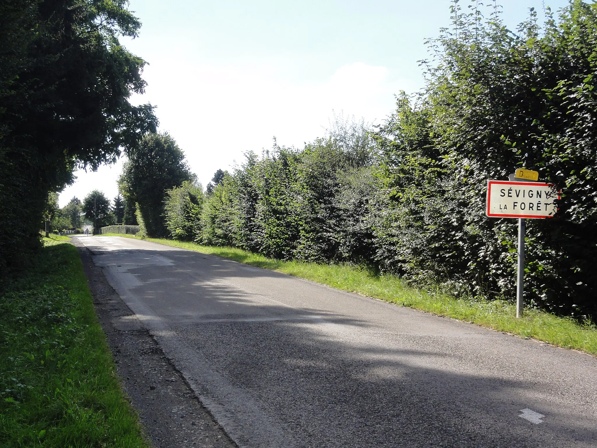 Photo showing: Sévigny-la-Forêt (Ardennes) city limit sign