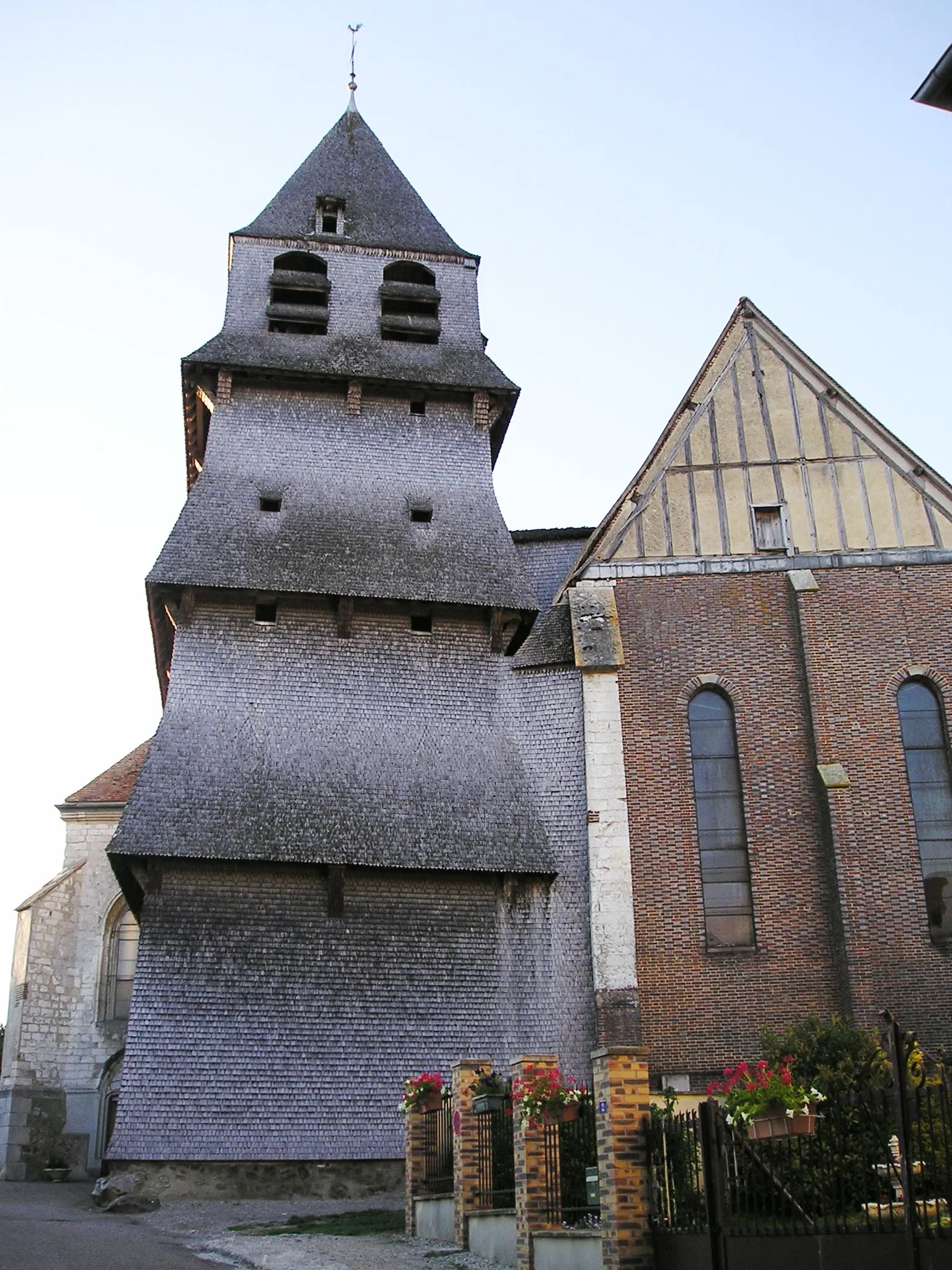 Photo showing: Glockenturm der Kirche Notre Dame von Villemaur-sur-Vanne