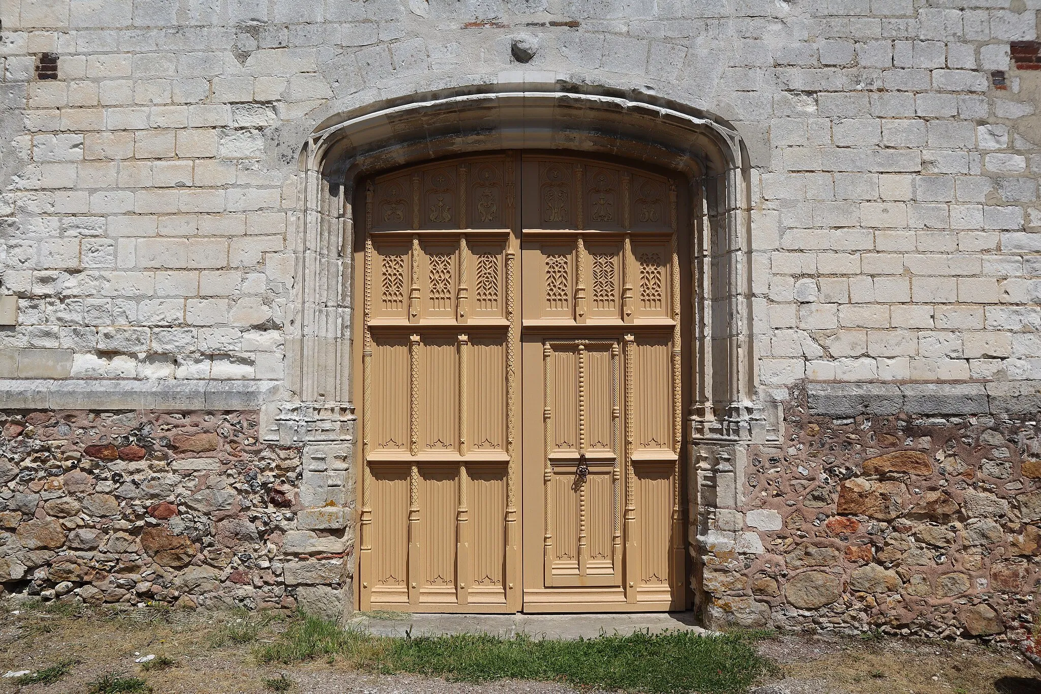 Photo showing: Extérieur de la collégiale de l'Assomption de la Vierge à Villemaur-sur-Vanne (10).