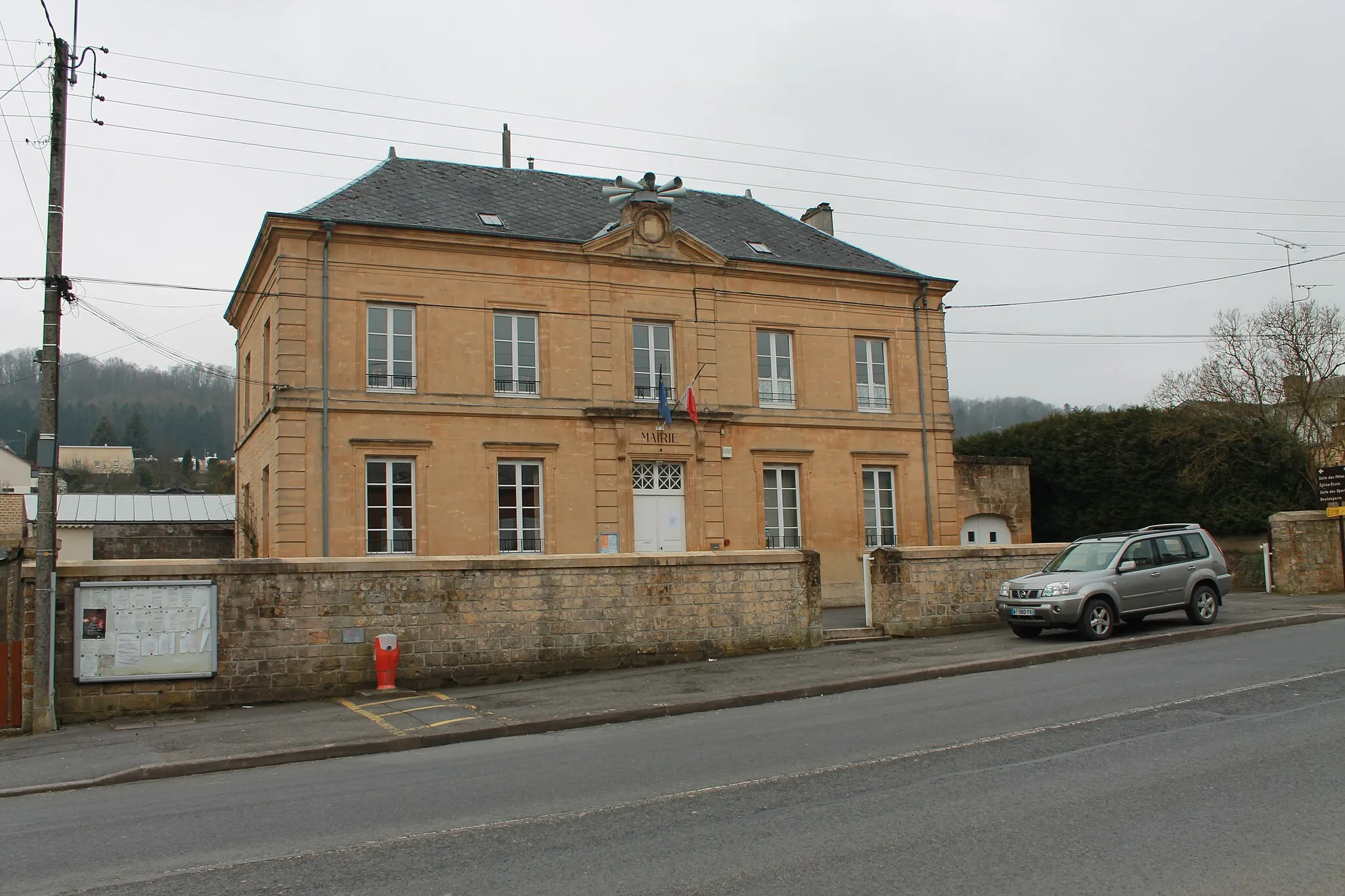 Photo showing: Mairie de Dom-le-Mesnil