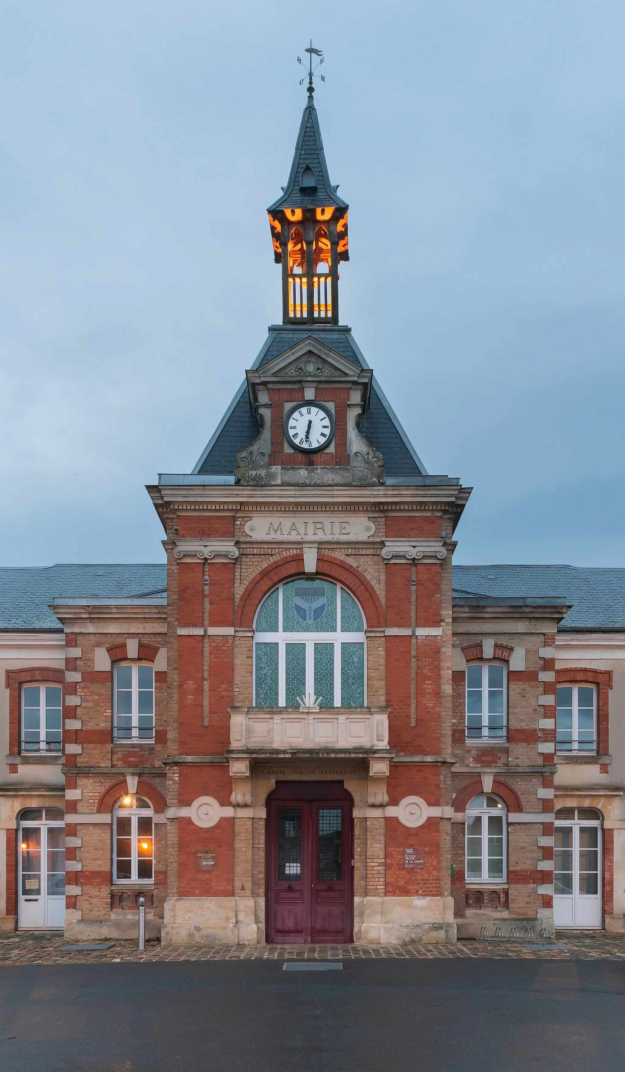 Photo showing: Town hall of Bazancourt, Marne, France