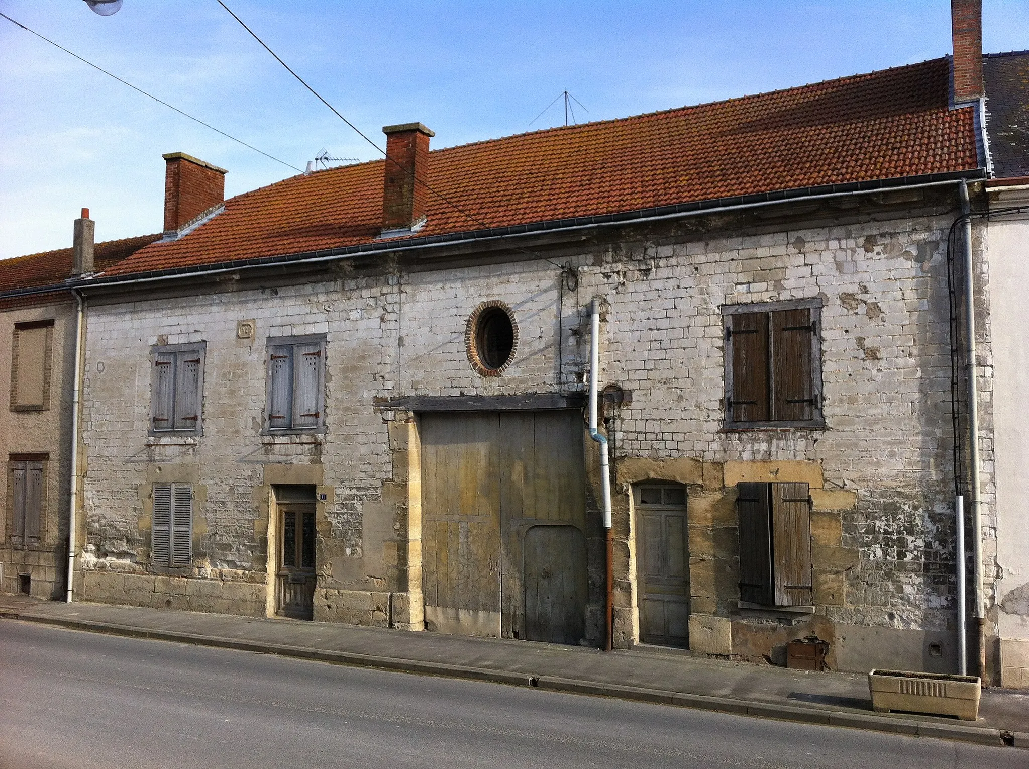 Photo showing: Former Royal mail relay of Isles-sur-Suippe, founded in the mid-17th century.