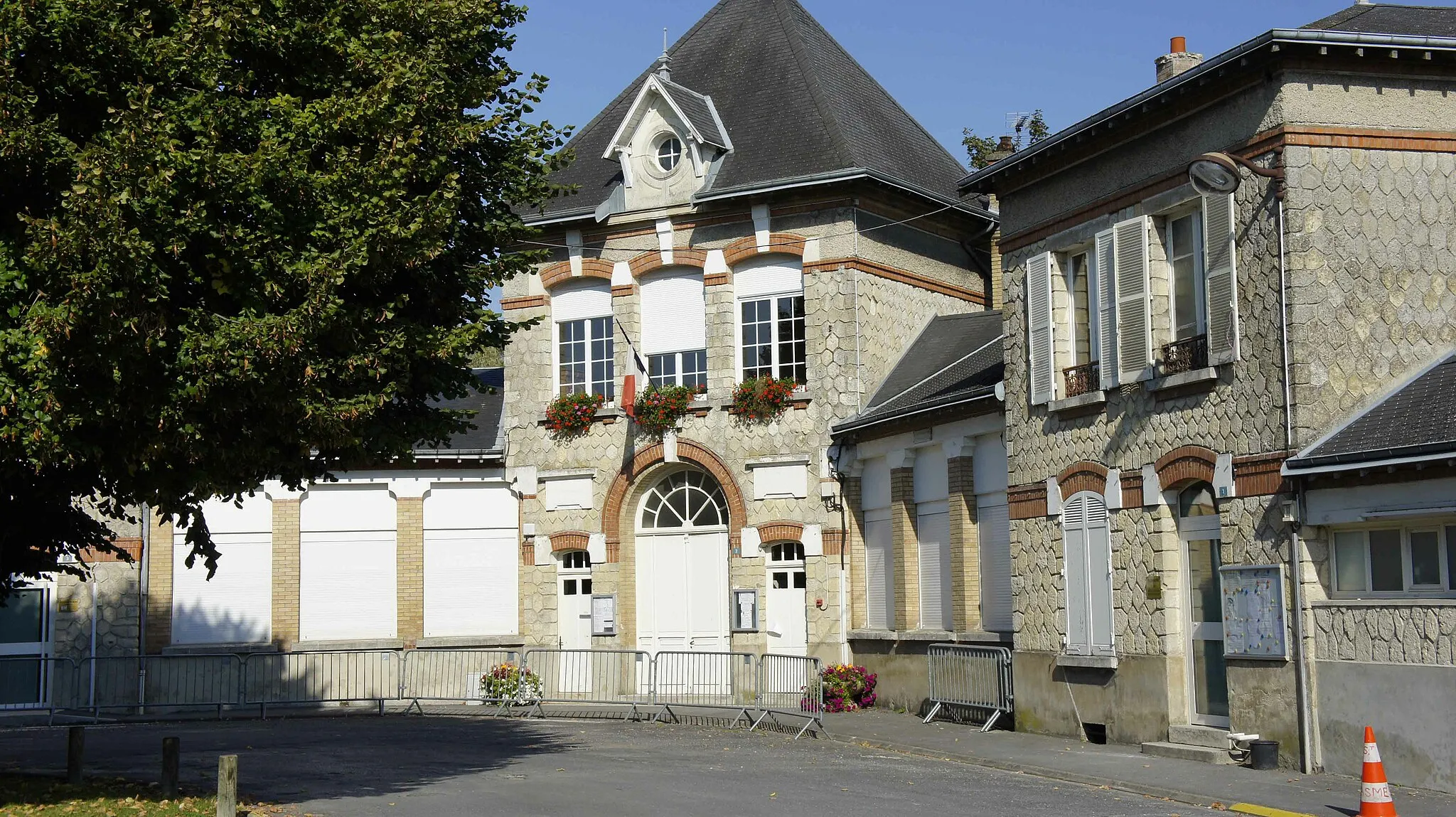 Photo showing: Mairie de Saint-Masmes.