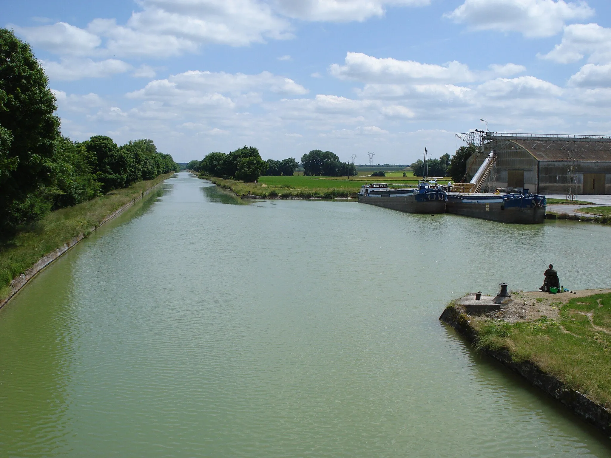 Photo showing: Canal de l'Aisne à la Marne à Courmelois.