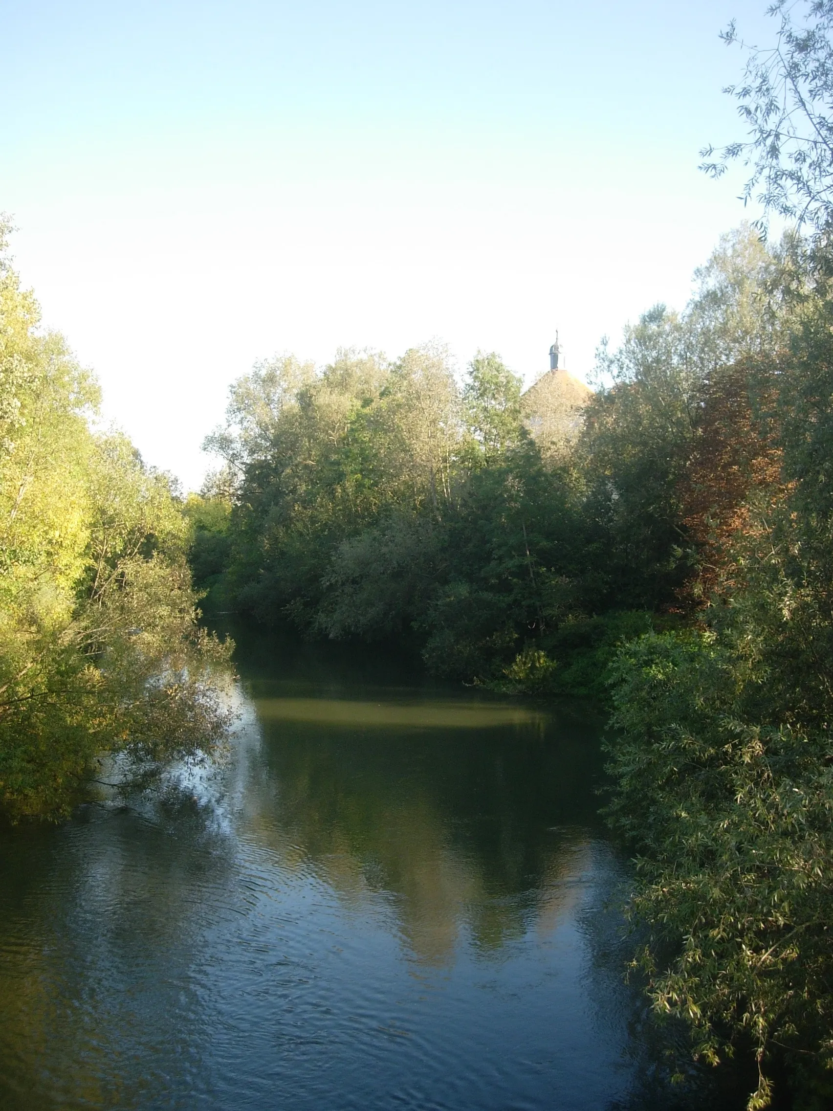 Photo showing: Château de Saint-Lyé vu depuis le pont sur la Seine