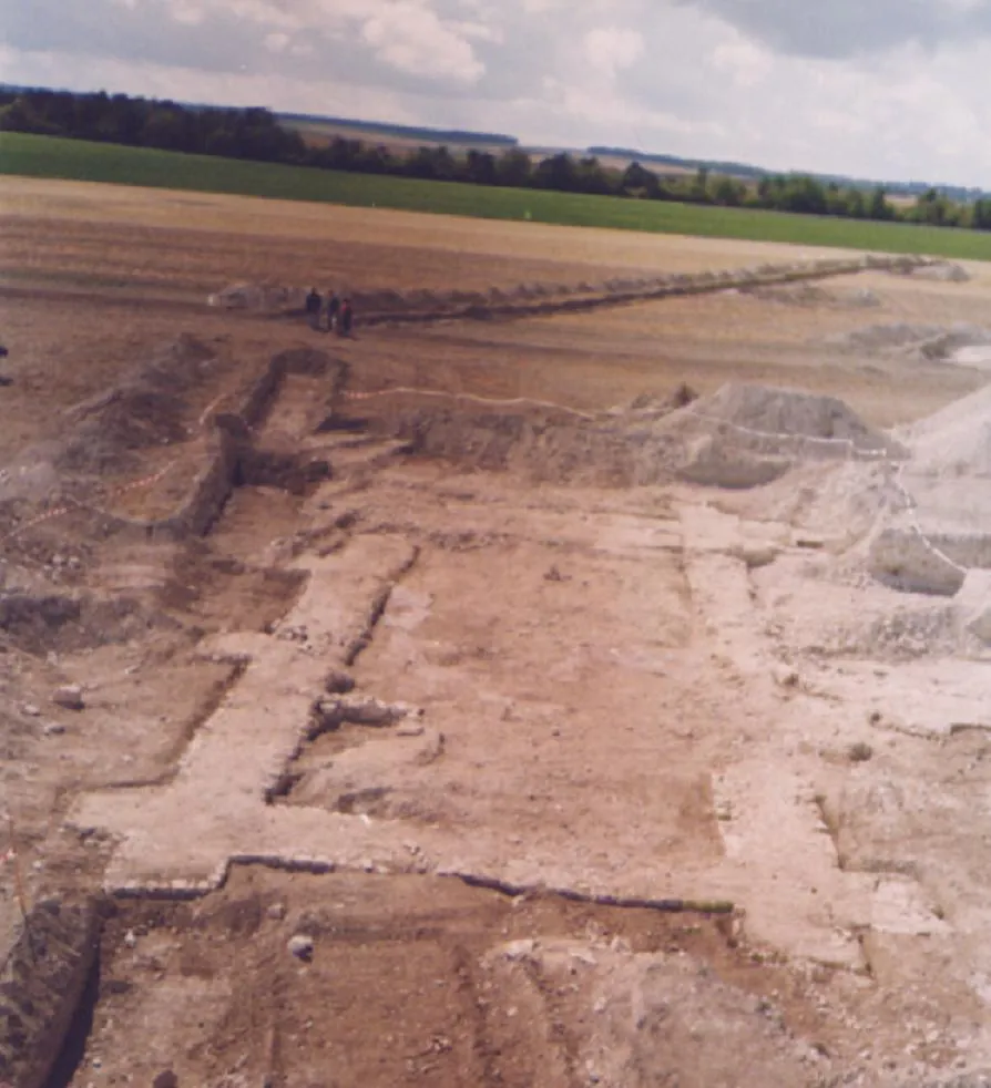 Photo showing: Photographie du sondage archéologique mené sur le site de la commanderie templière de Payns.
Image envoyée par le président de l'association Hughes de Payns, pour utilisation Wiki
"Bonjour,
Je vous envoie une photo du sondage archéologique montrant les fondations de la
chapelle de Payns.
Bien cordialement.

Thierry Leroy"