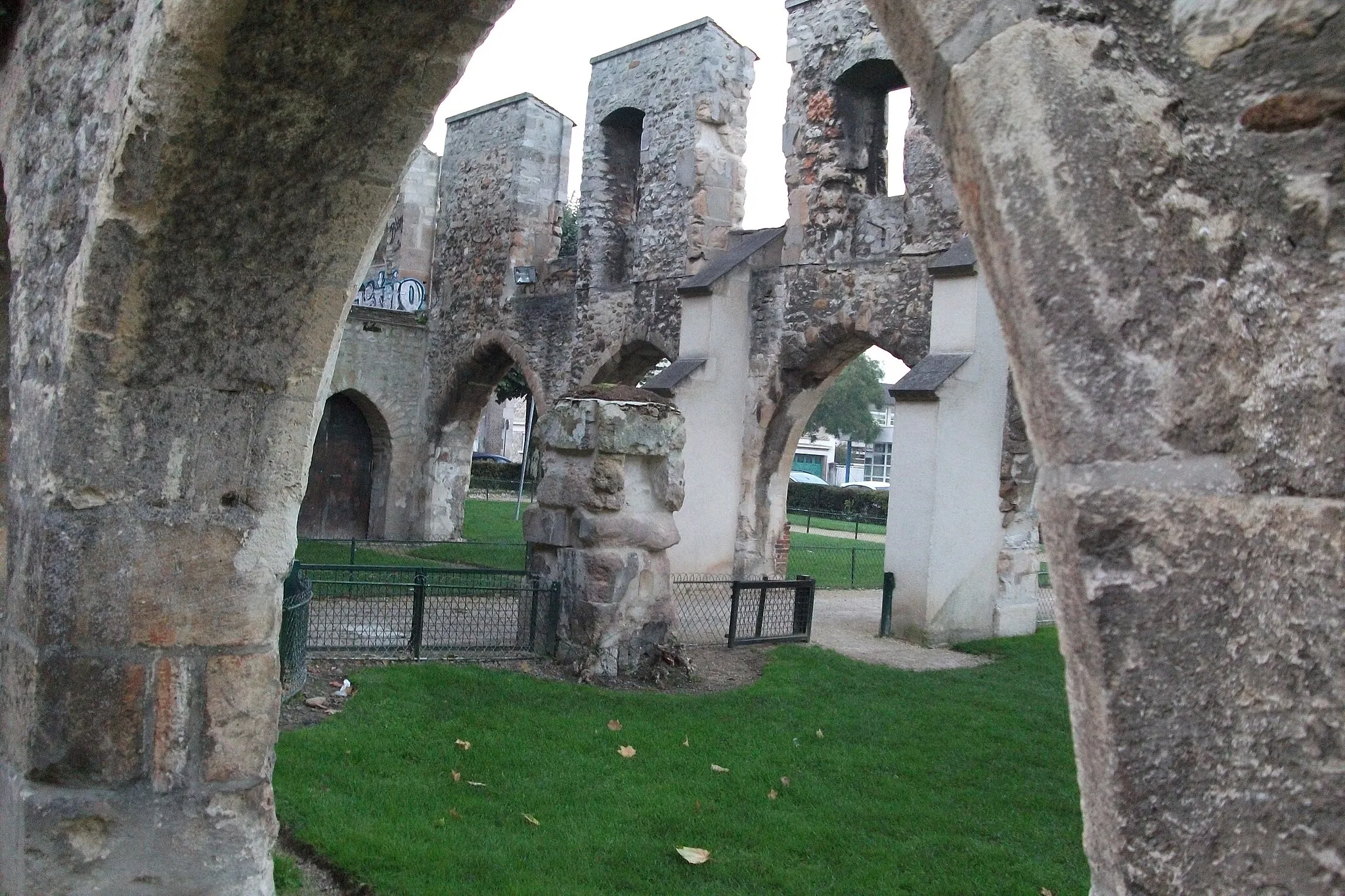 Photo showing: ancient couvent des cordeliers Reims qui est actuellement un parc rue des Résinets.